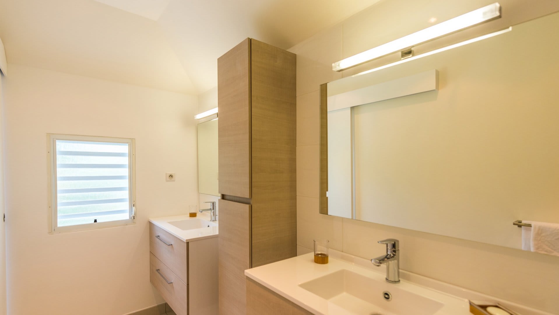 Lovely Villa with Lush Garden | Photo 18