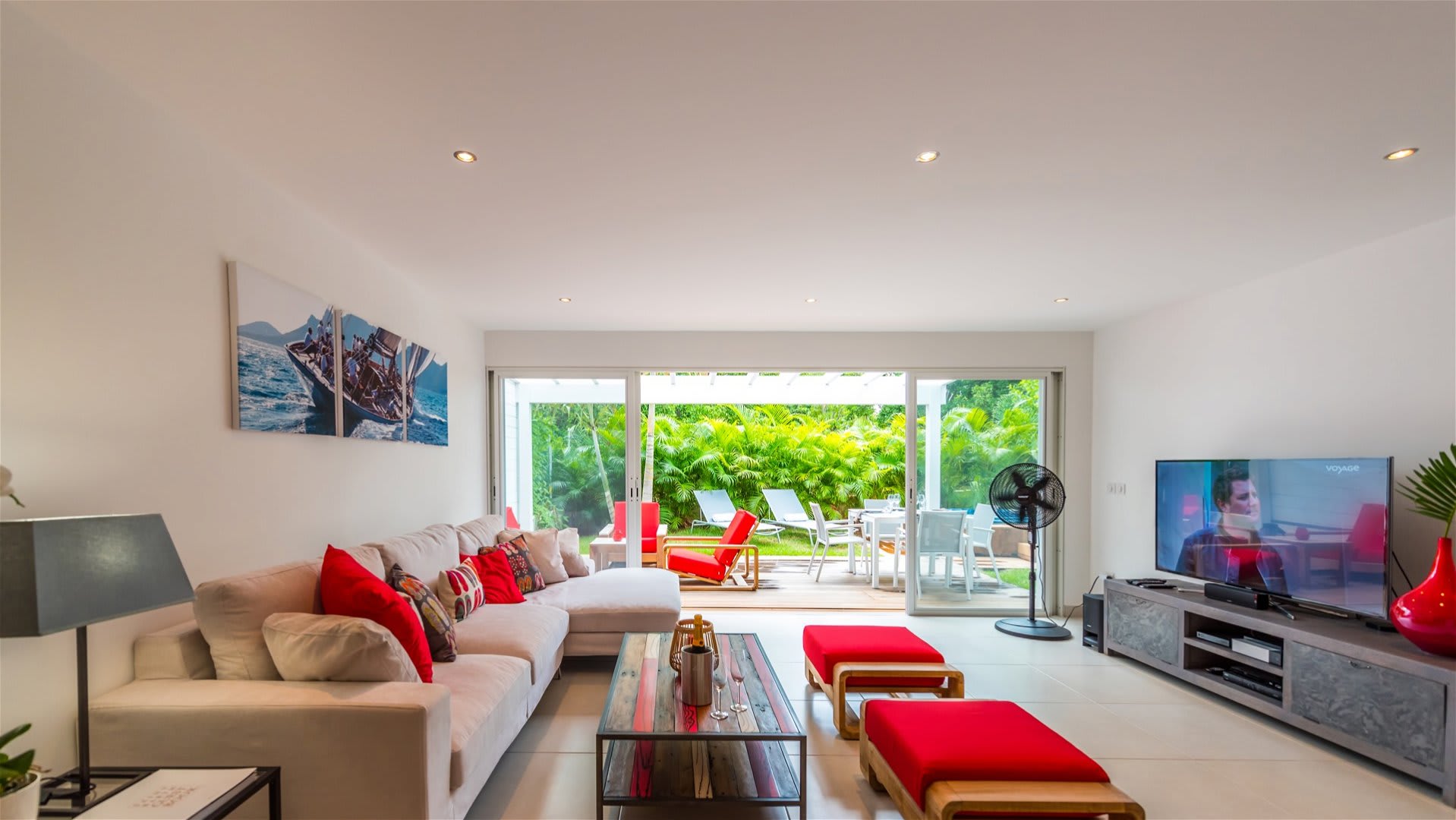 Lovely Villa with Lush Garden | Photo 11