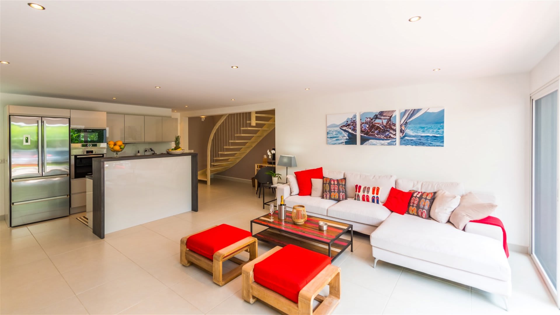 Lovely Villa with Lush Garden | Photo 14