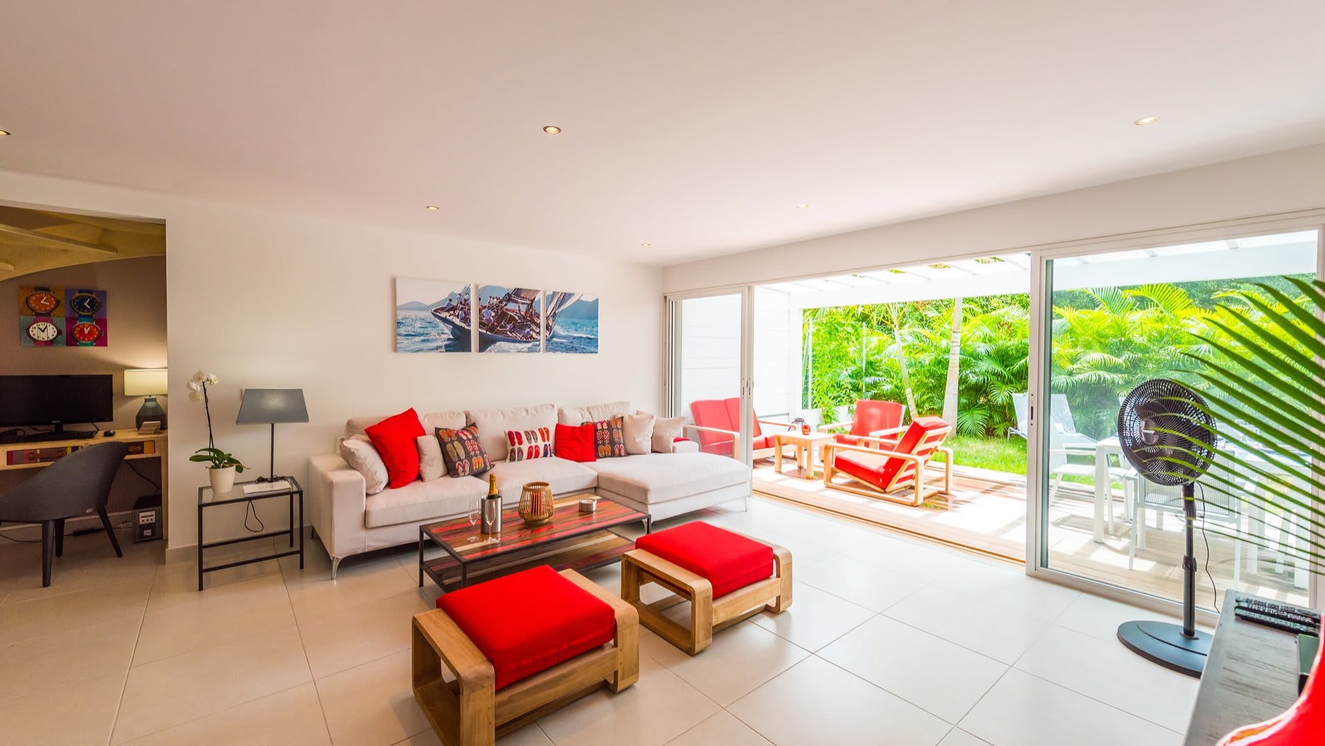 Lovely Villa with Lush Garden | Photo 13