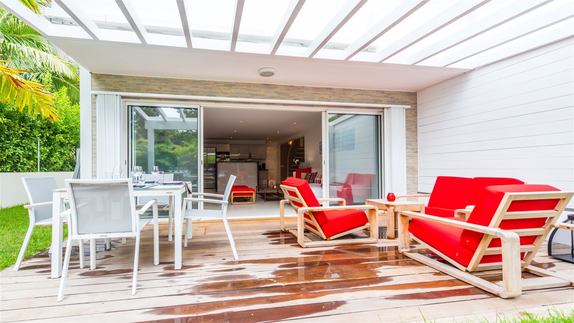 Lovely Villa with Lush Garden | Photo 21