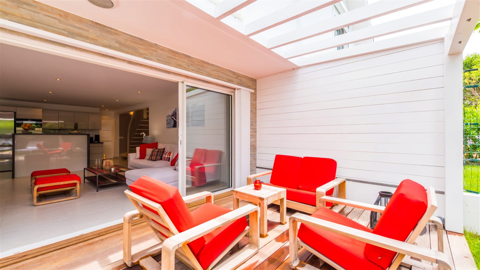 Lovely Villa with Lush Garden | Photo 23