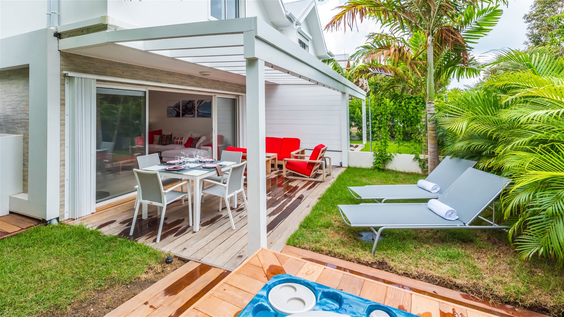 Lovely Villa with Lush Garden | Photo 19