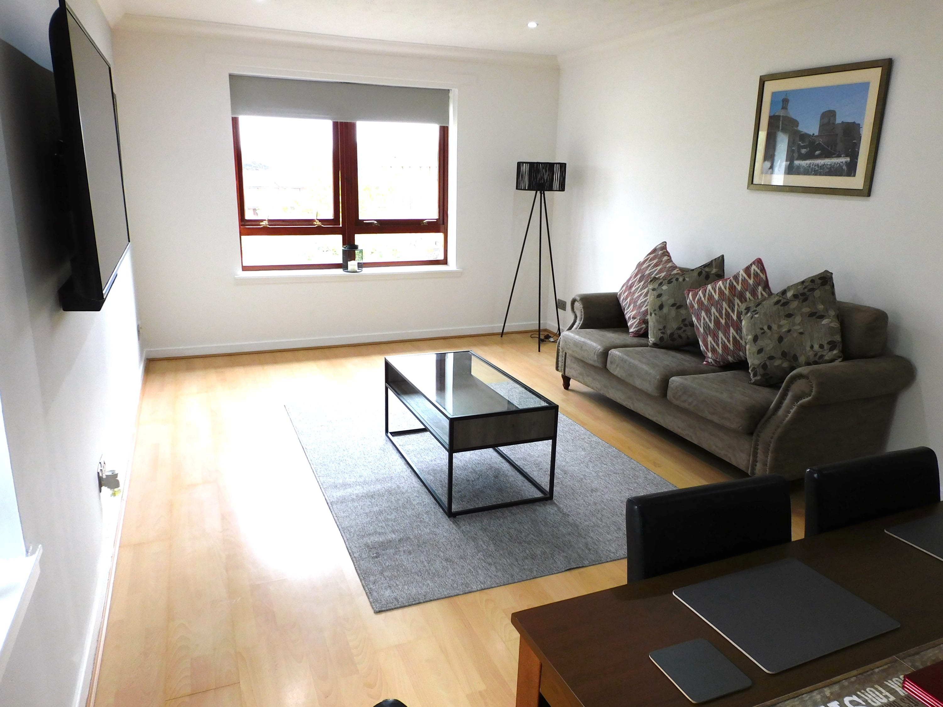 Charming 2 bed apt close to City and SEC/Hydro