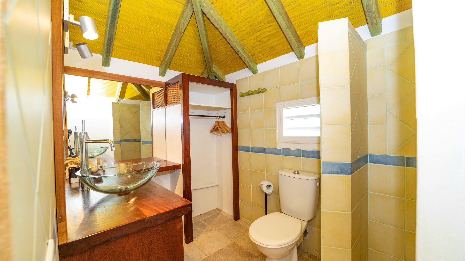 Charming Villa in a Paradise Setting | Photo 15