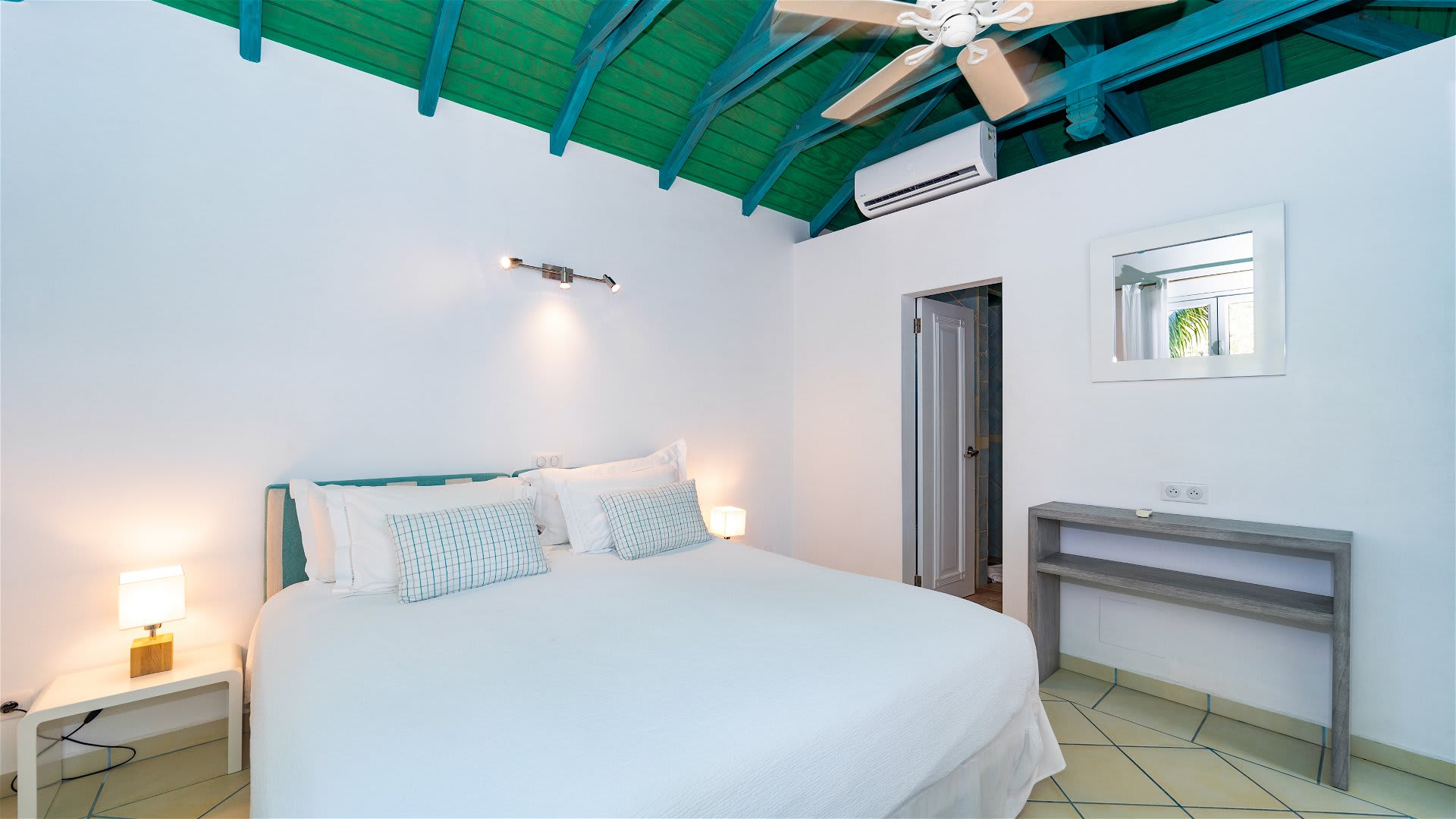 Charming Villa in a Paradise Setting | Photo 13