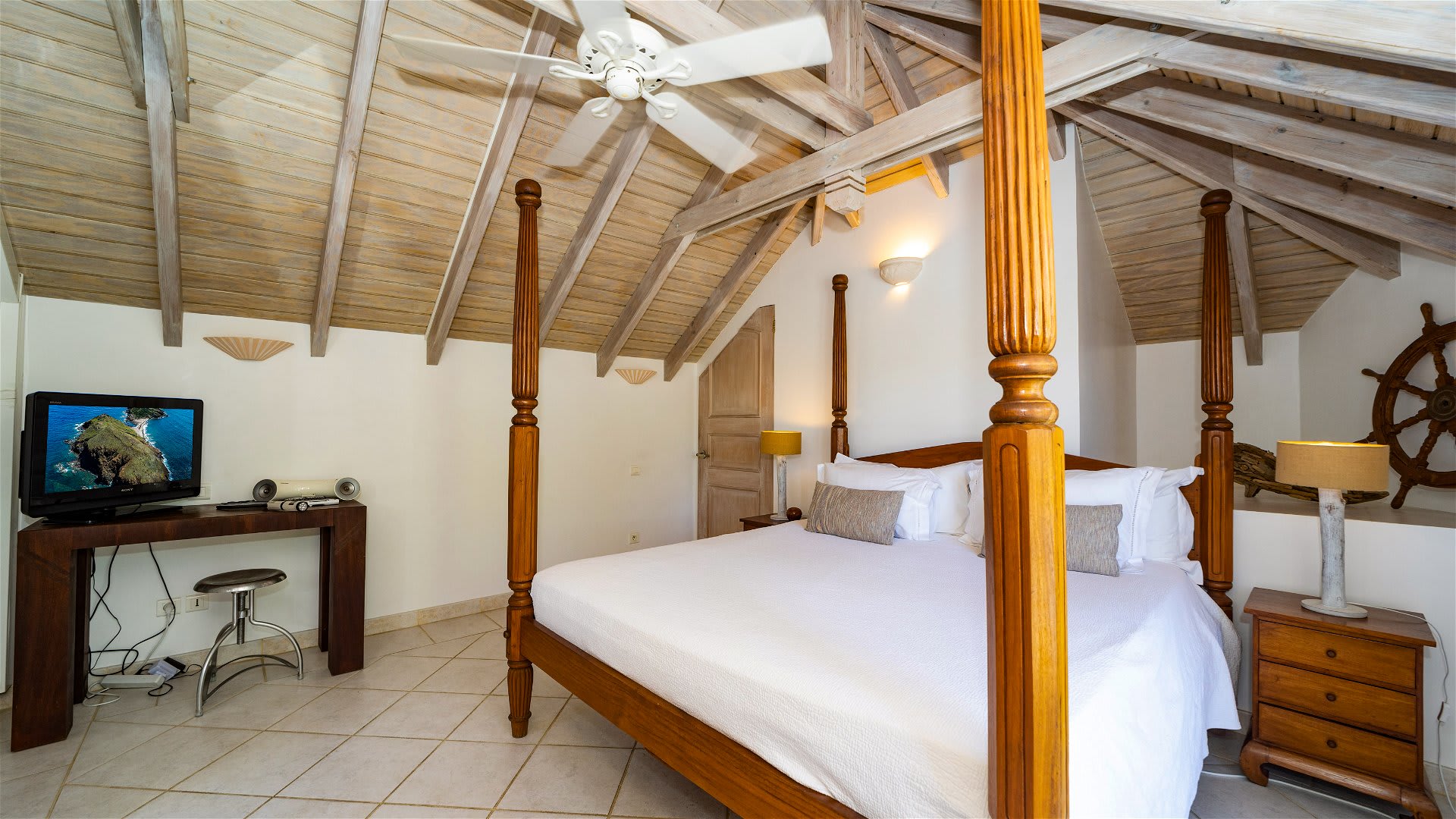 Charming Villa in a Paradise Setting | Photo 11