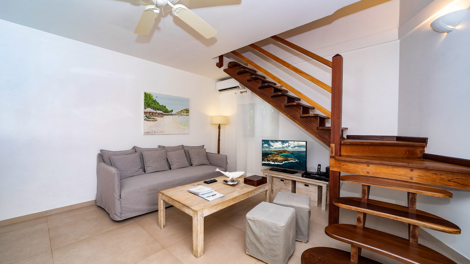 Charming Villa in a Paradise Setting | Photo 2