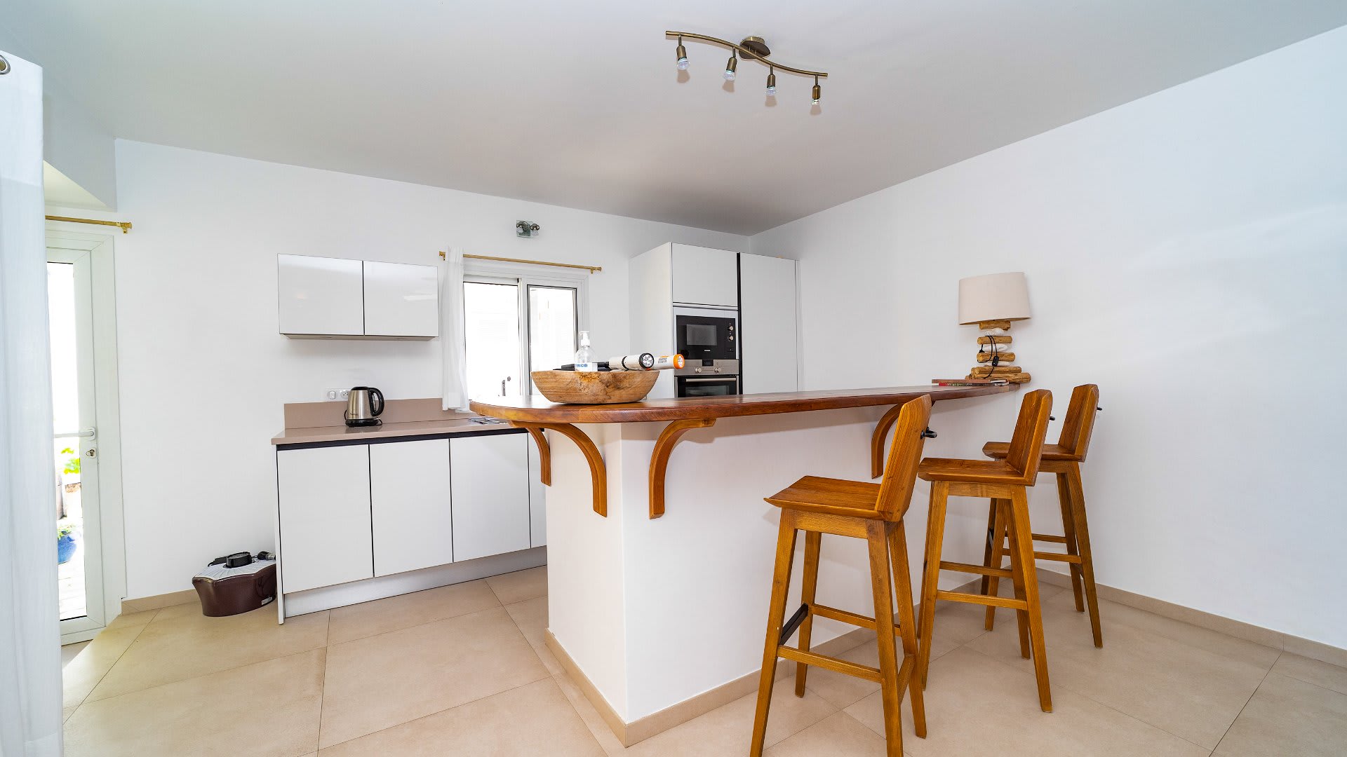 Charming Villa in a Paradise Setting | Photo 3