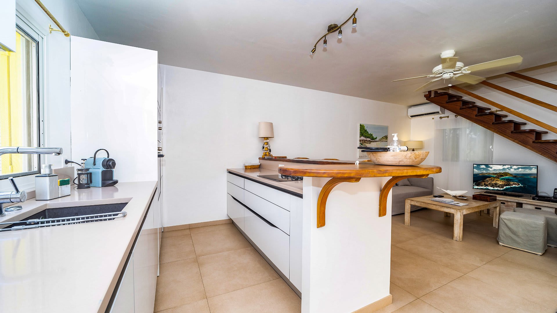 Charming Villa in a Paradise Setting | Photo 7