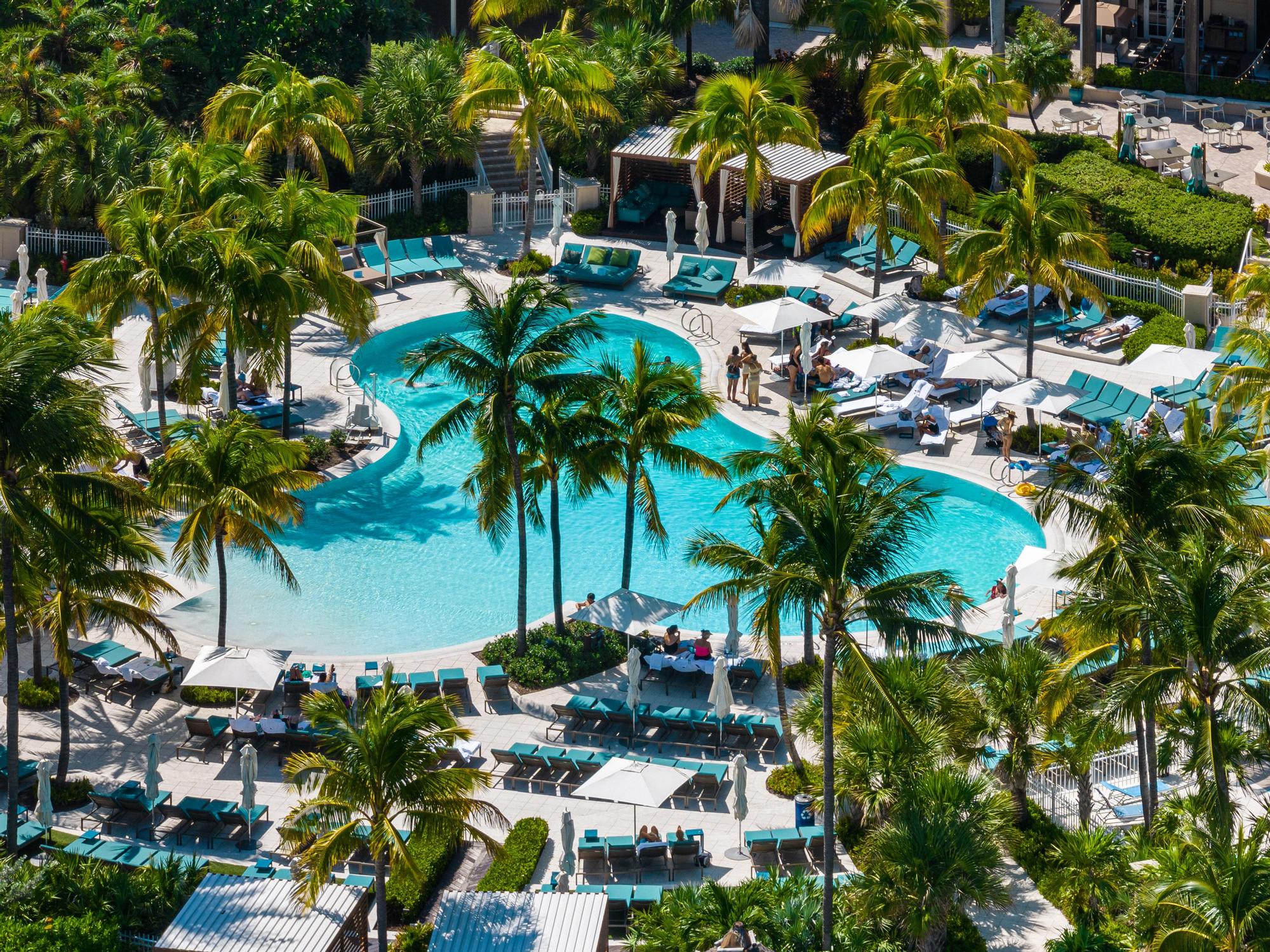 Waterfront resort suite w/ pool & hot tub