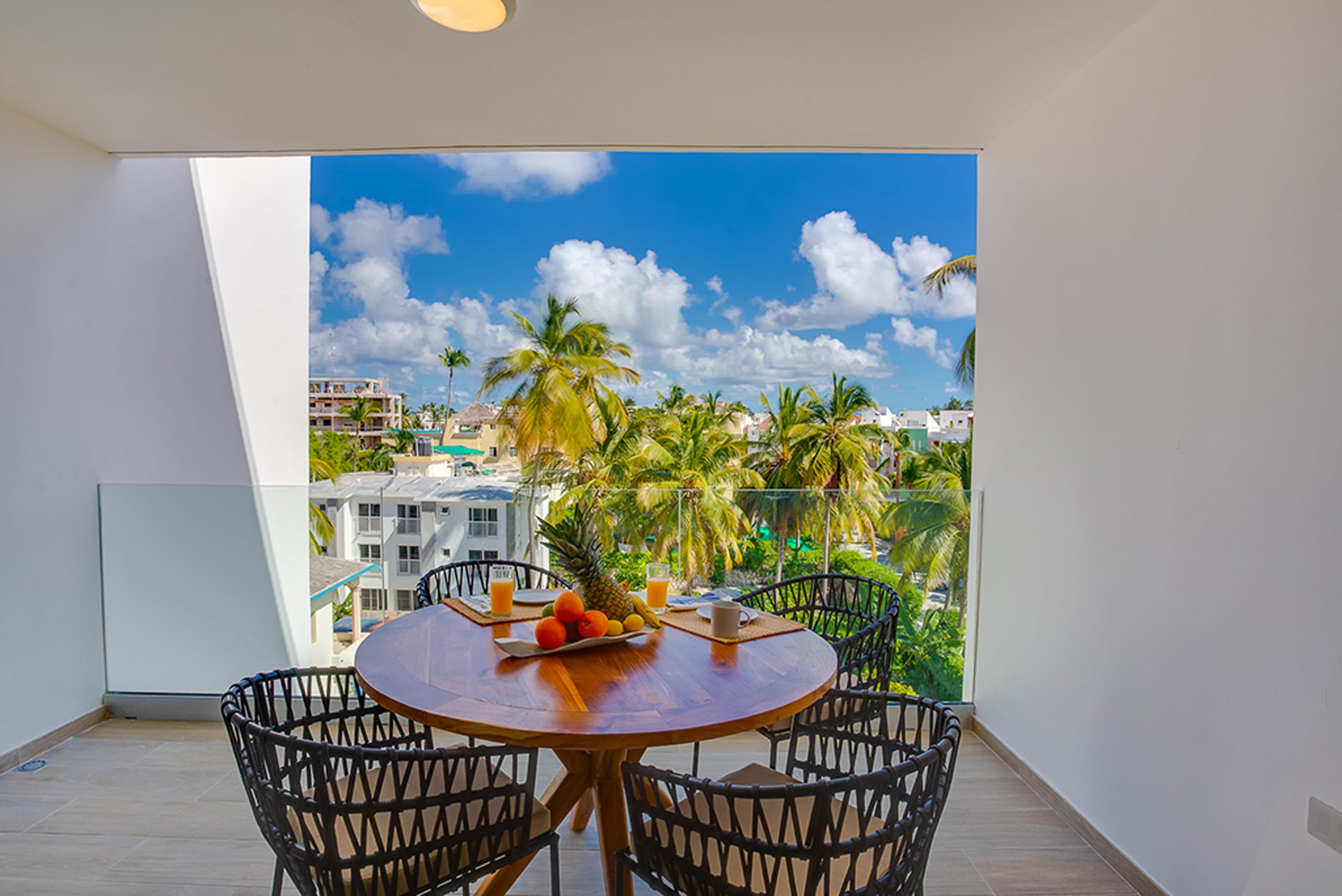 Elegant and spacious Penthouse with View