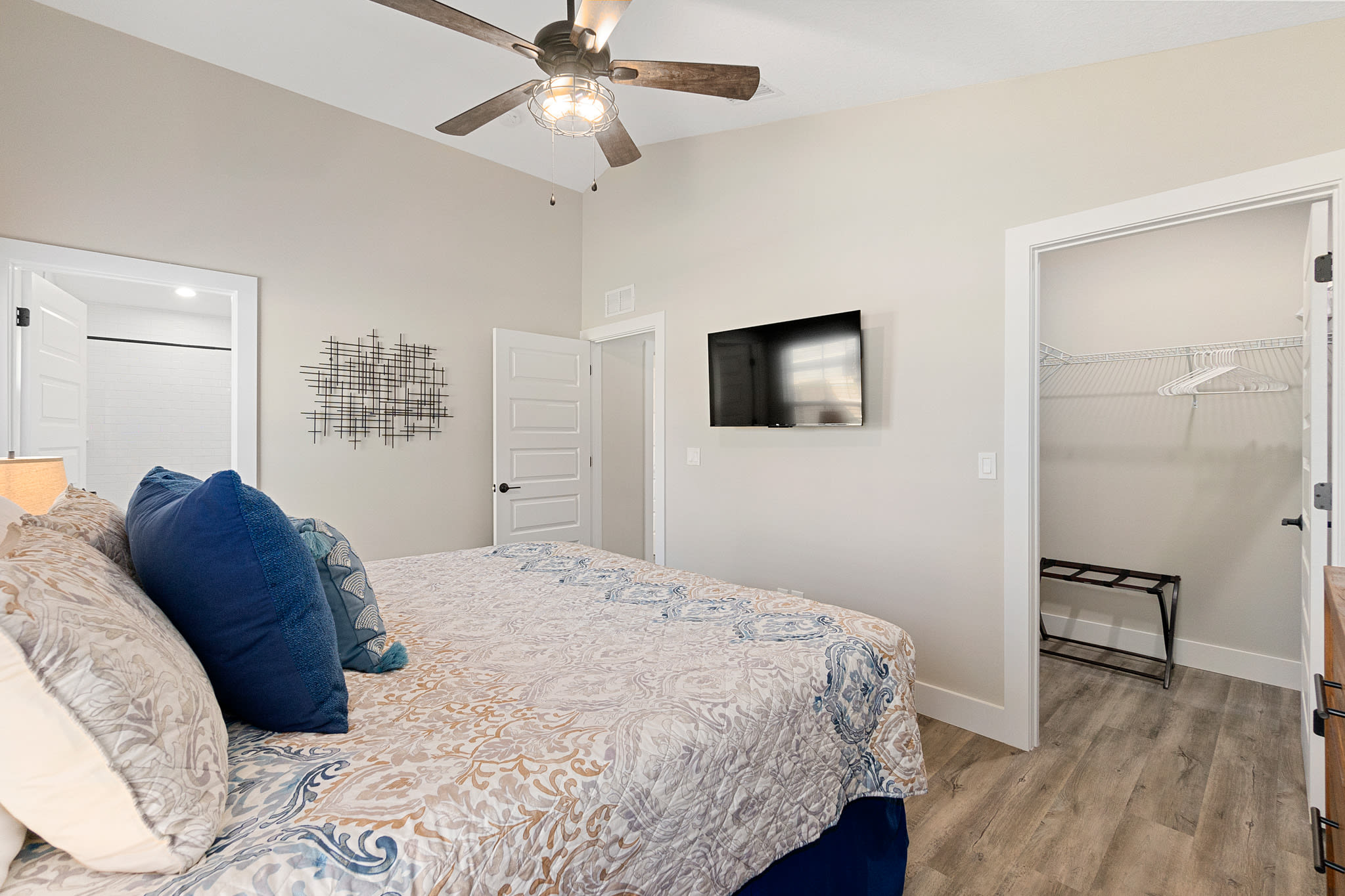 SunRise Cottage: 3 Bed/2 Bath - Centrally Located! — photo 13