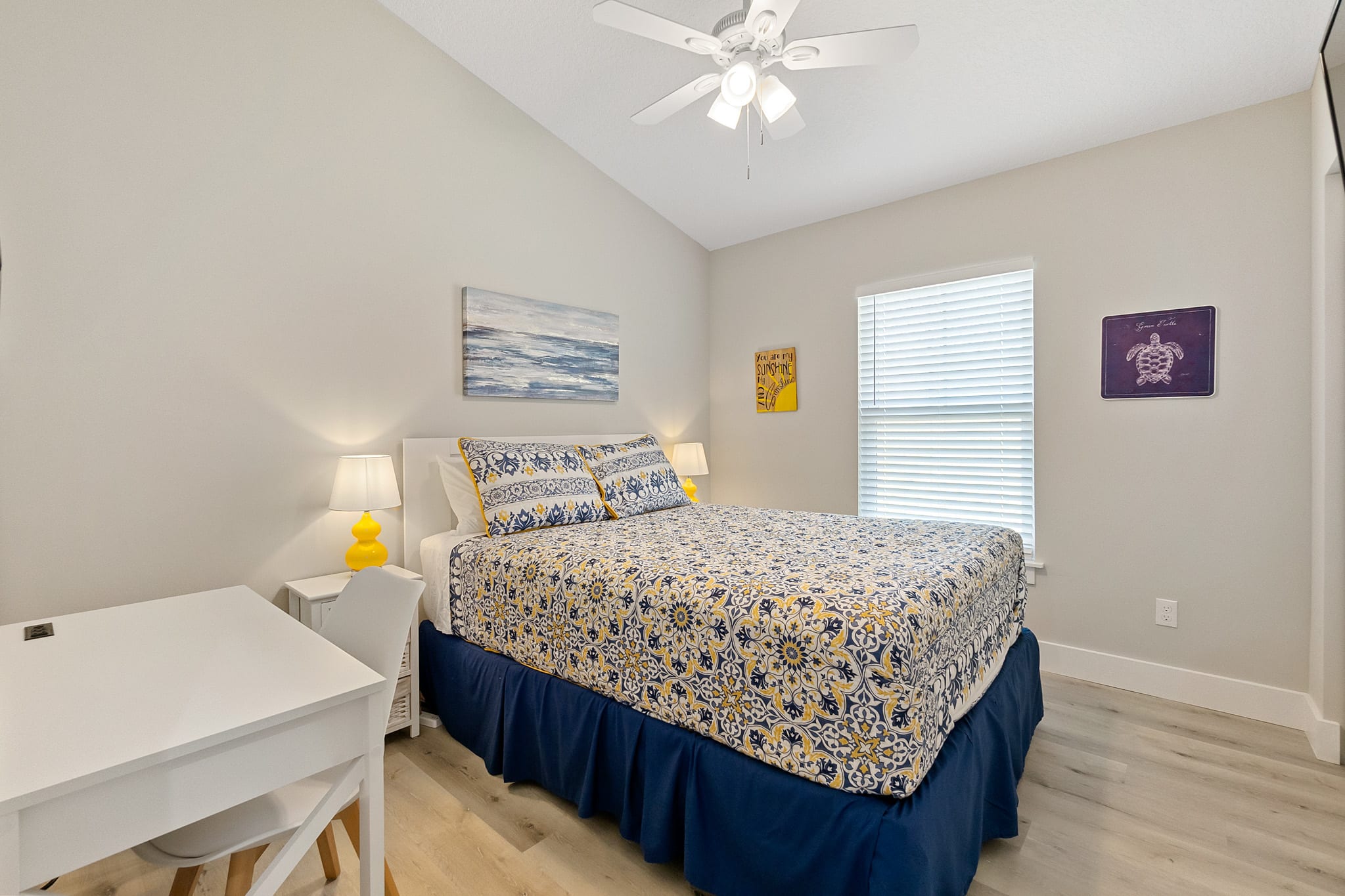 SunRay Cottage: 3 Bed/2 Bath/Convenient Location! — photo 14