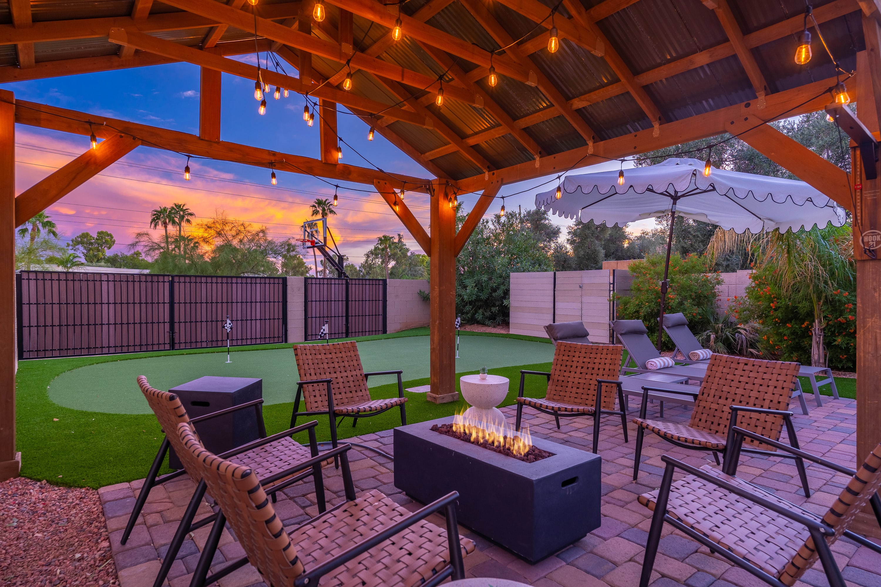 Desert Oasis Resort Style Backyard ~Sleeps18 Games