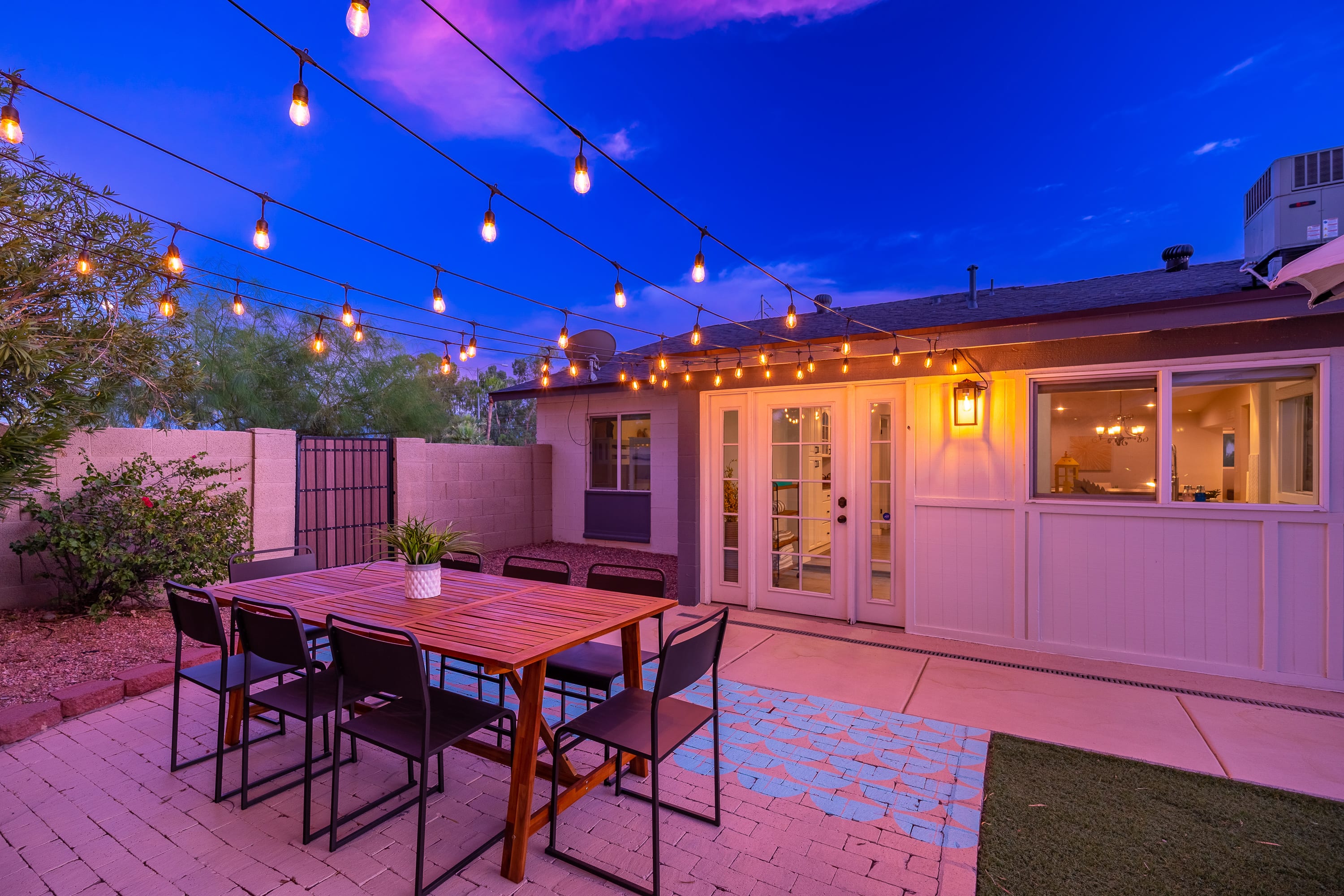 Desert Oasis Resort Style Backyard ~Sleeps18 Games