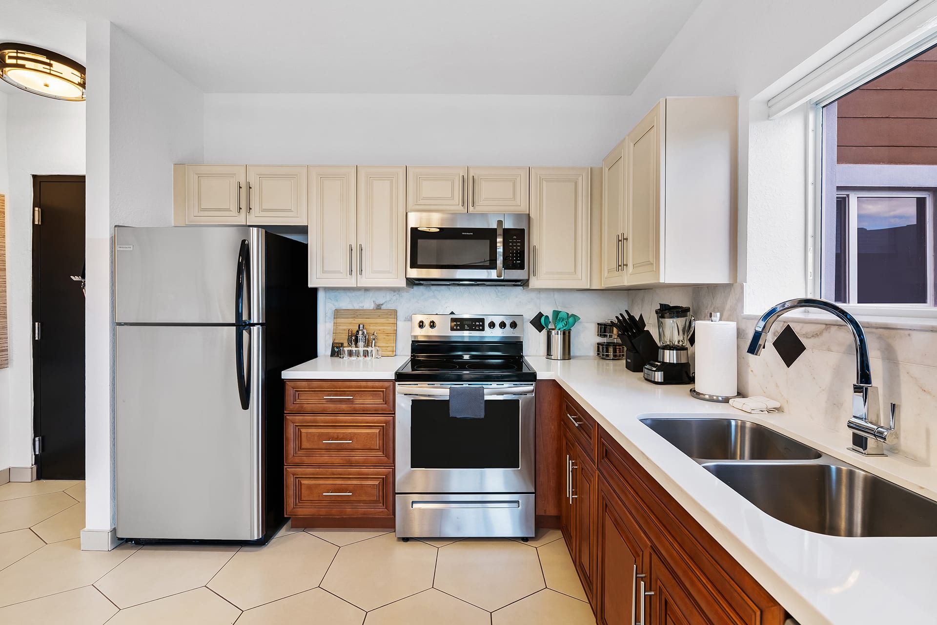 Suite 304: King Bed, Balcony, Heated Pool, Gym
