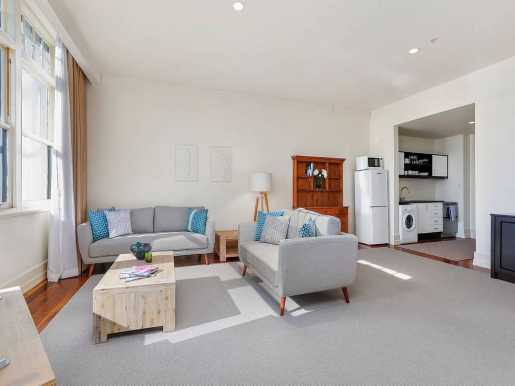Beautiful and Spacious One Bedroom in CBD | Photo 3