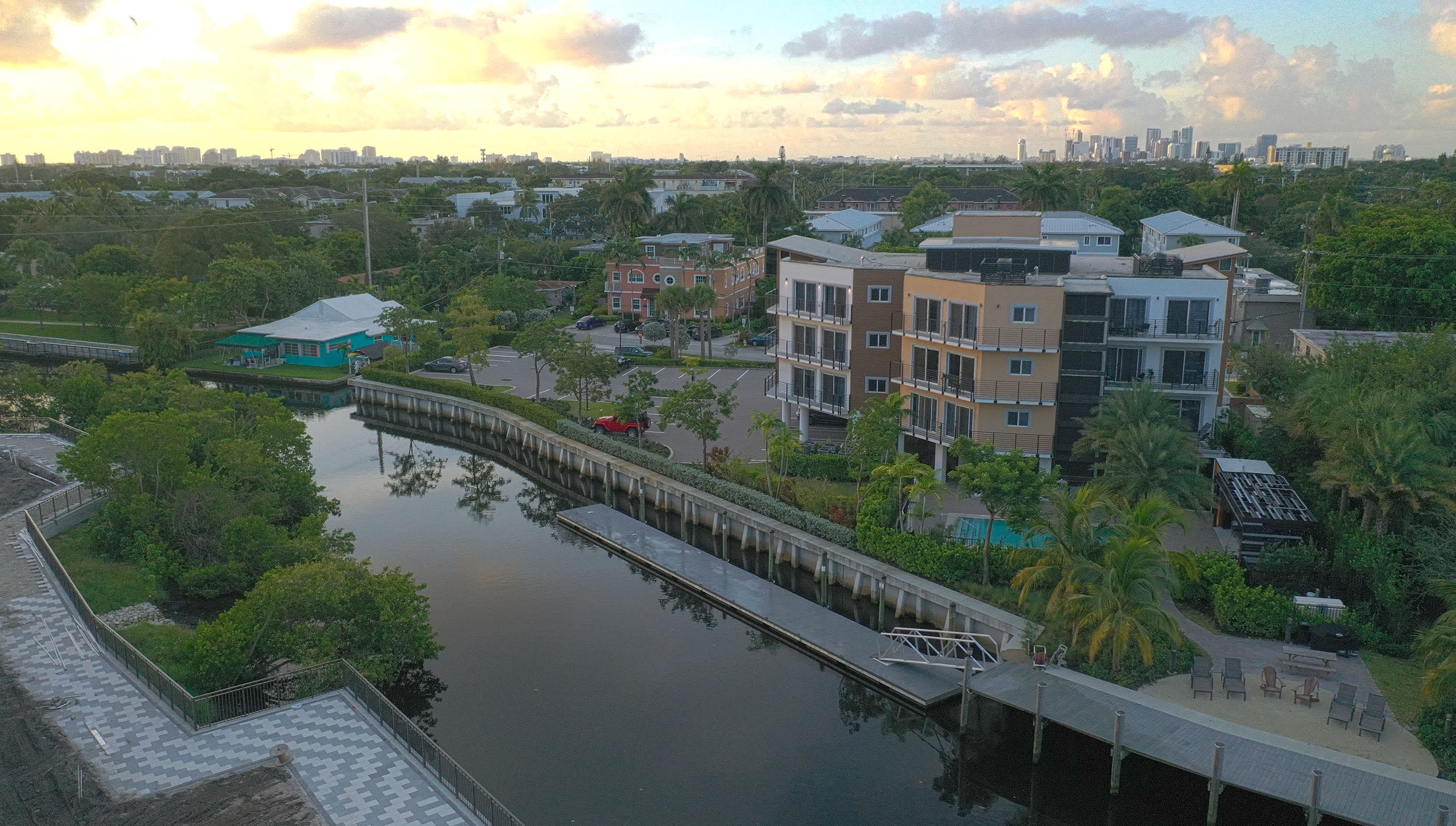 Suite 201: 2 Bed/2 Bath, Htd Pool, Gym, Free Bikes - Foto 12