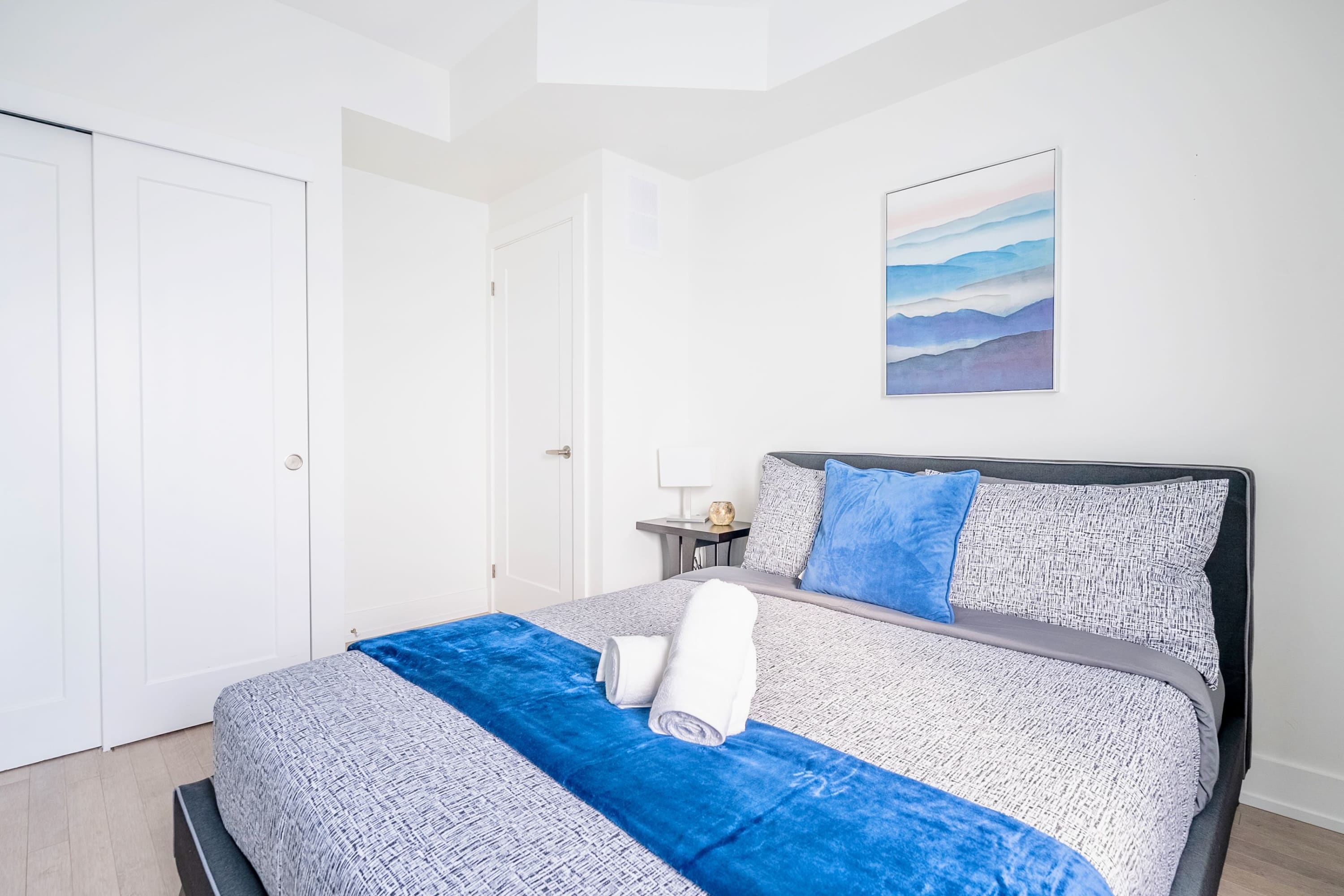 3BR Modern Condo Minutes From High Park | Photo 4