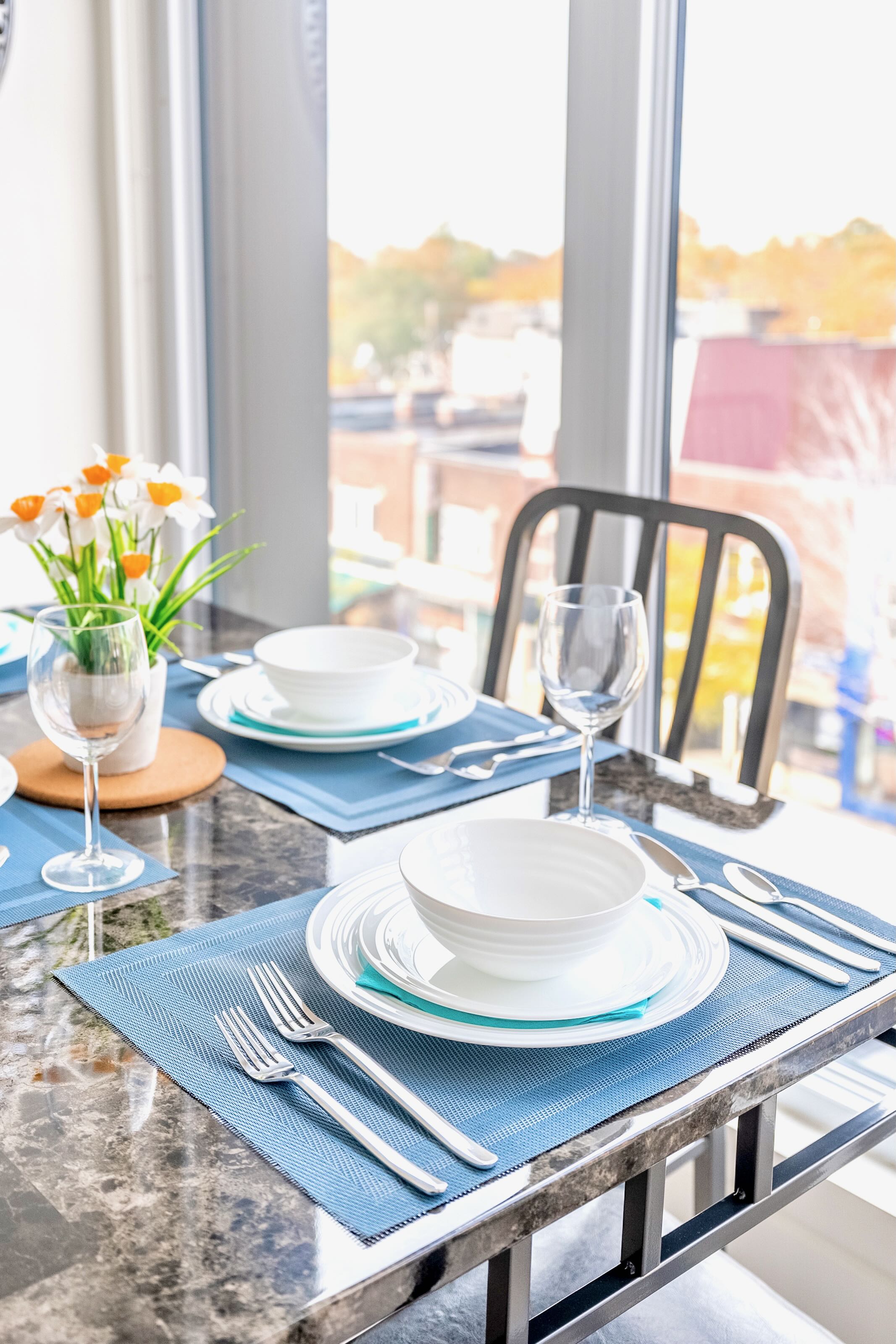 3BR Modern Condo Minutes From High Park | Photo 9