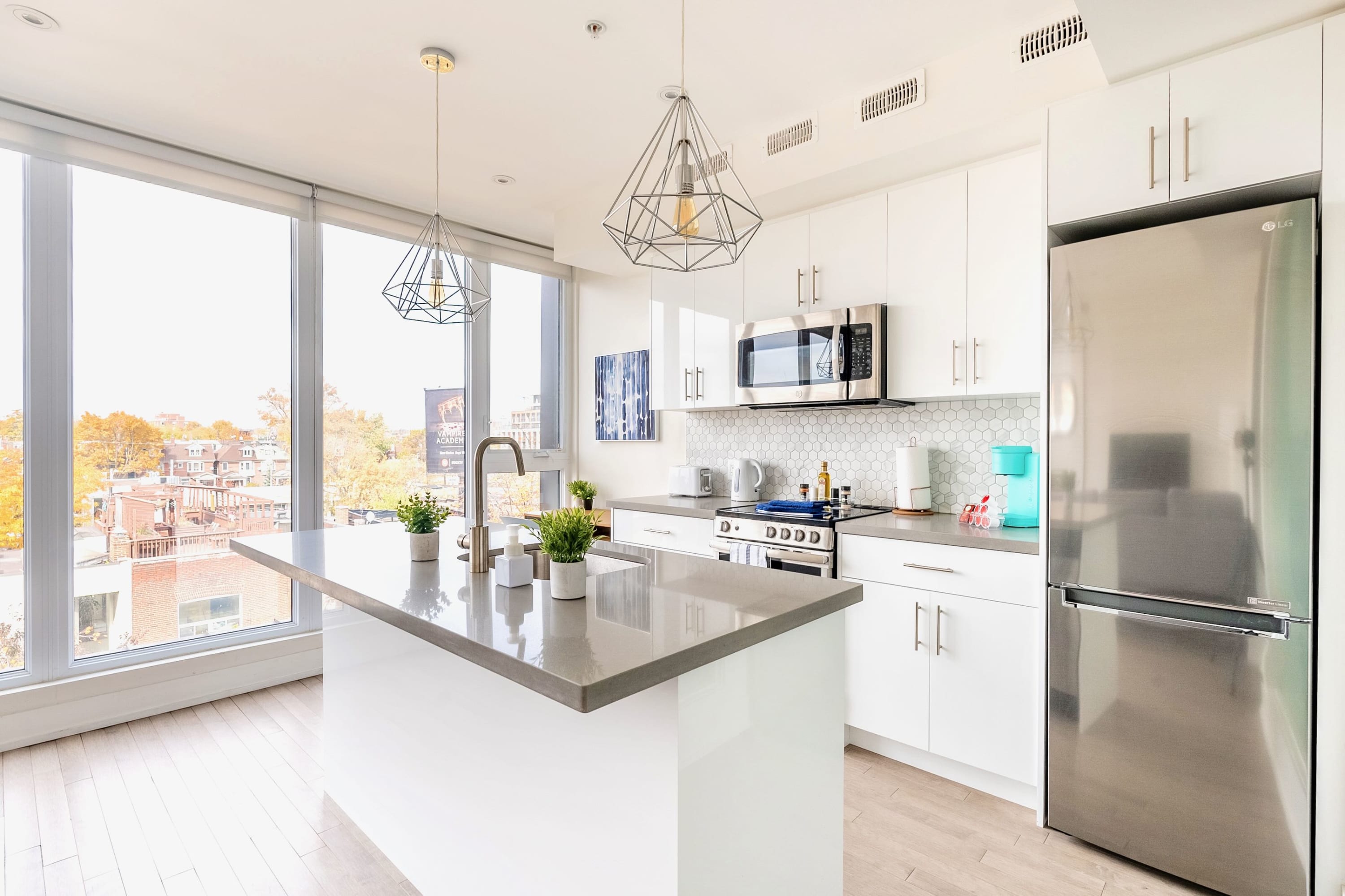 3BR Modern Condo Minutes From High Park | Photo 10