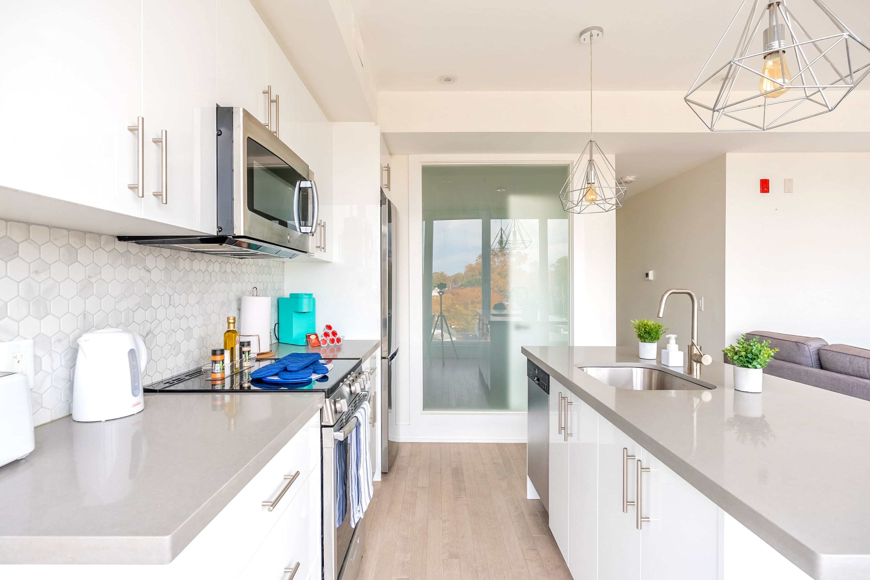 3BR Modern Condo Minutes From High Park | Photo 11