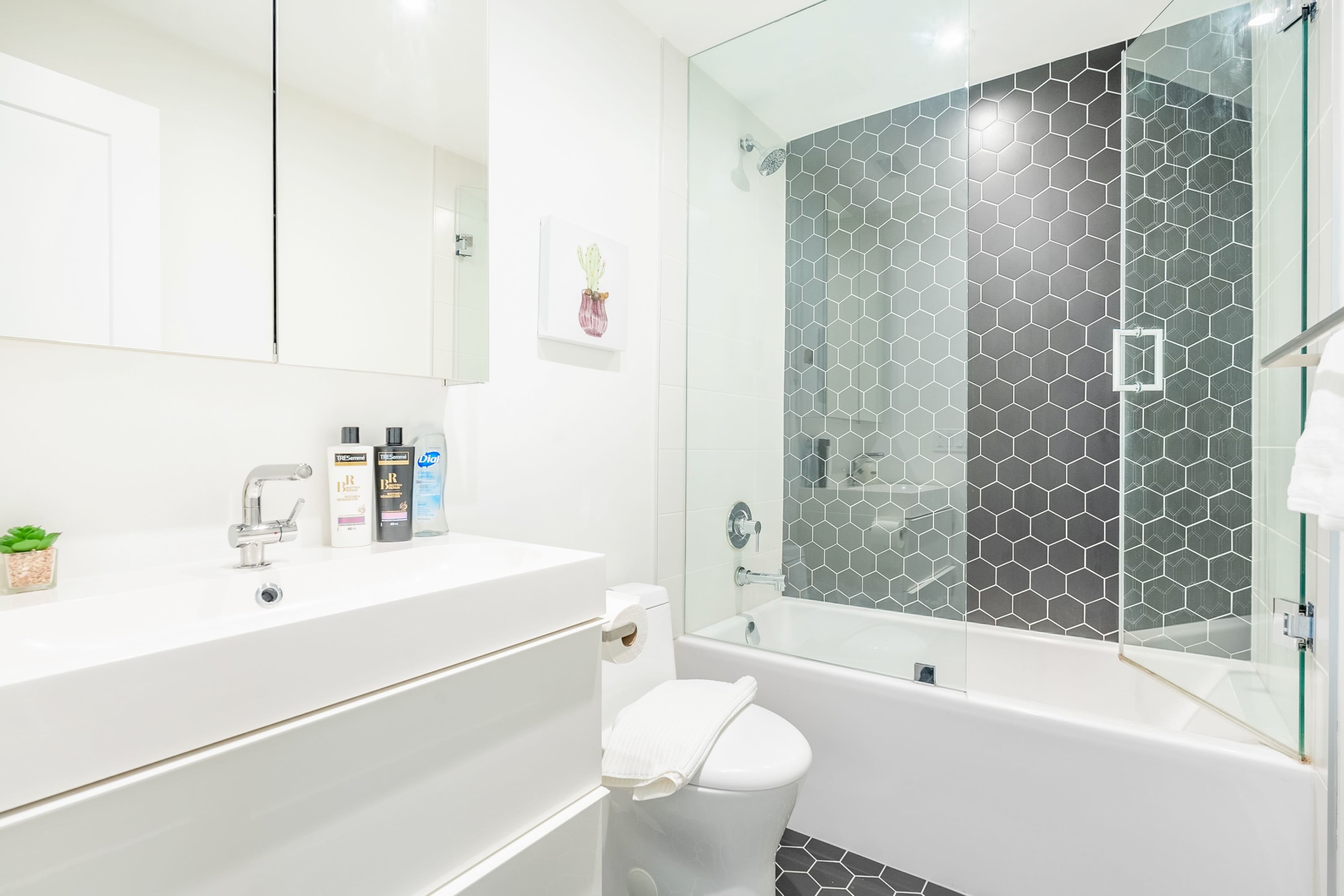 3BR Modern Condo Minutes From High Park | Photo 15