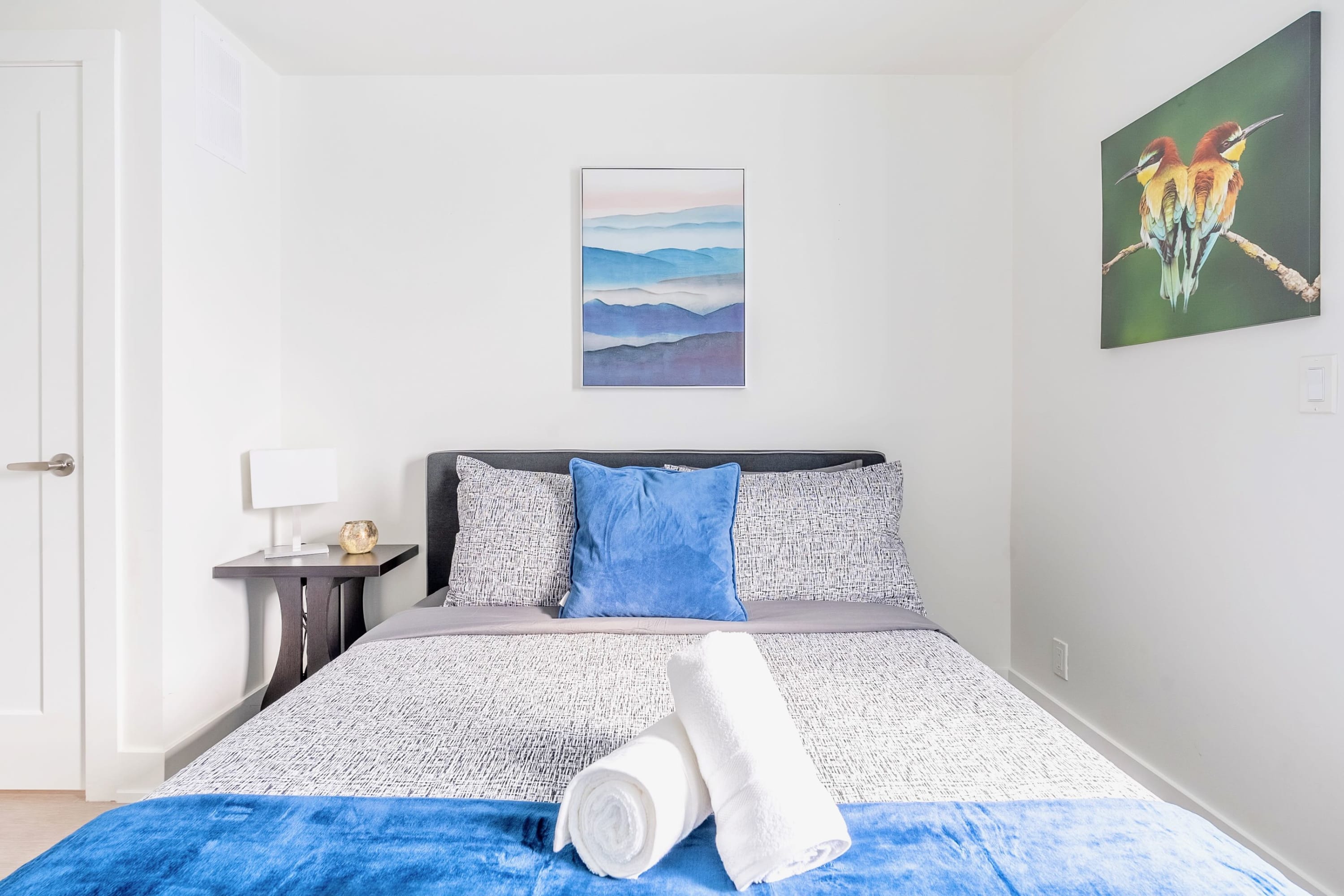 3BR Modern Condo Minutes From High Park | Photo 16