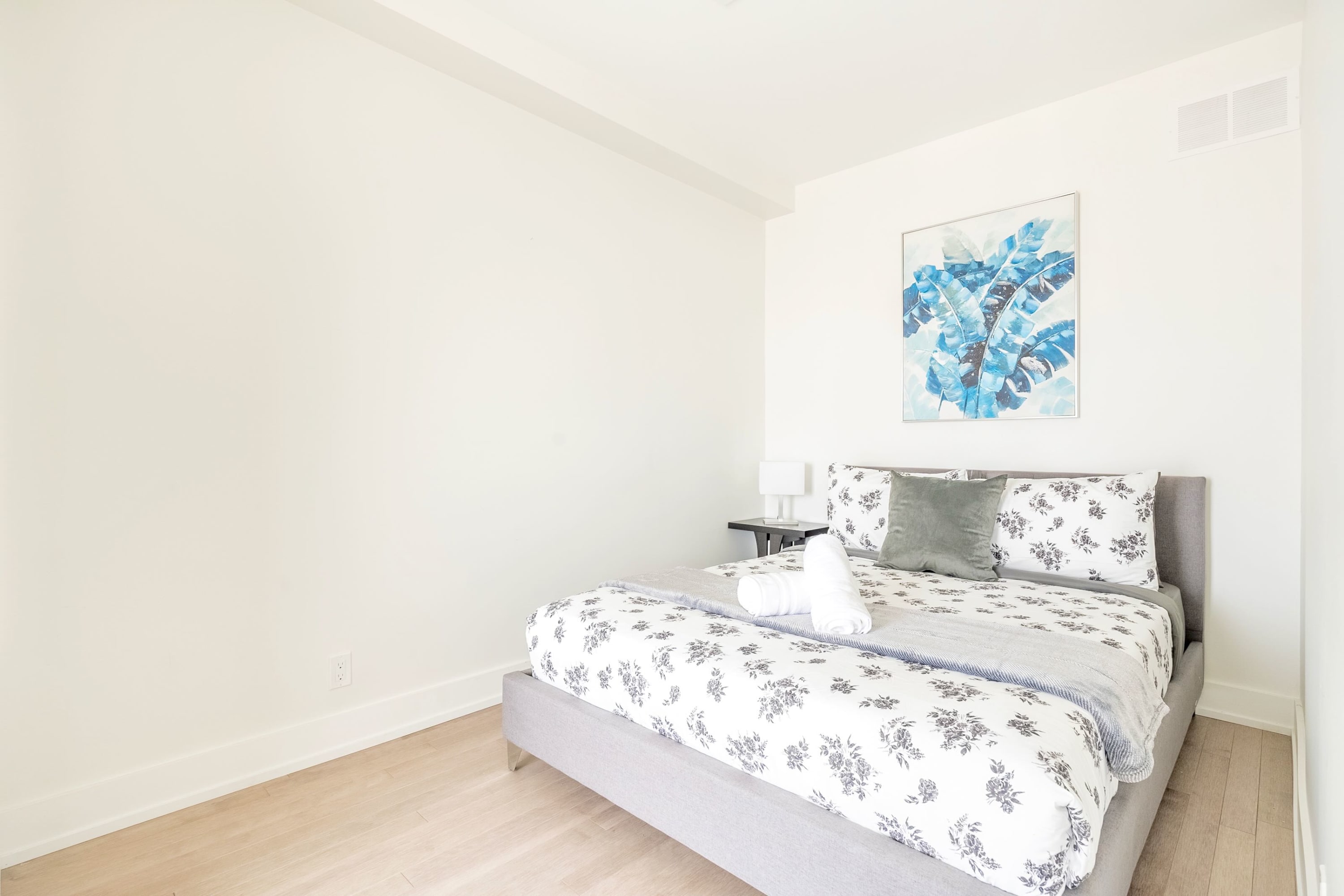 3BR Modern Condo Minutes From High Park | Photo 19