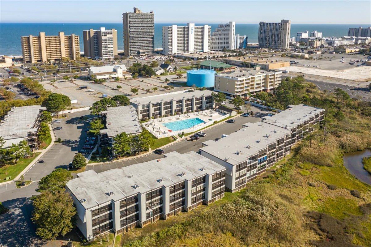 Bayfront Condo with Pool and Short Walk to Beach