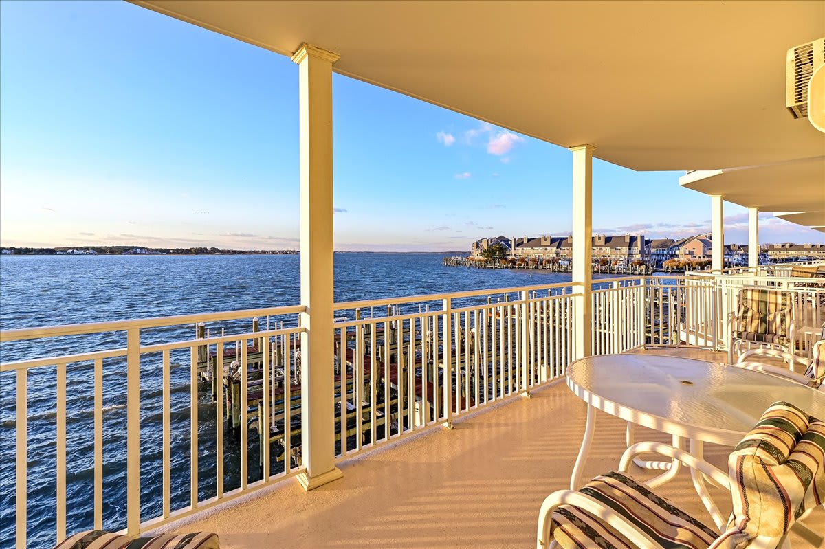 Large Bayfront Condo with Prime Location and Pool