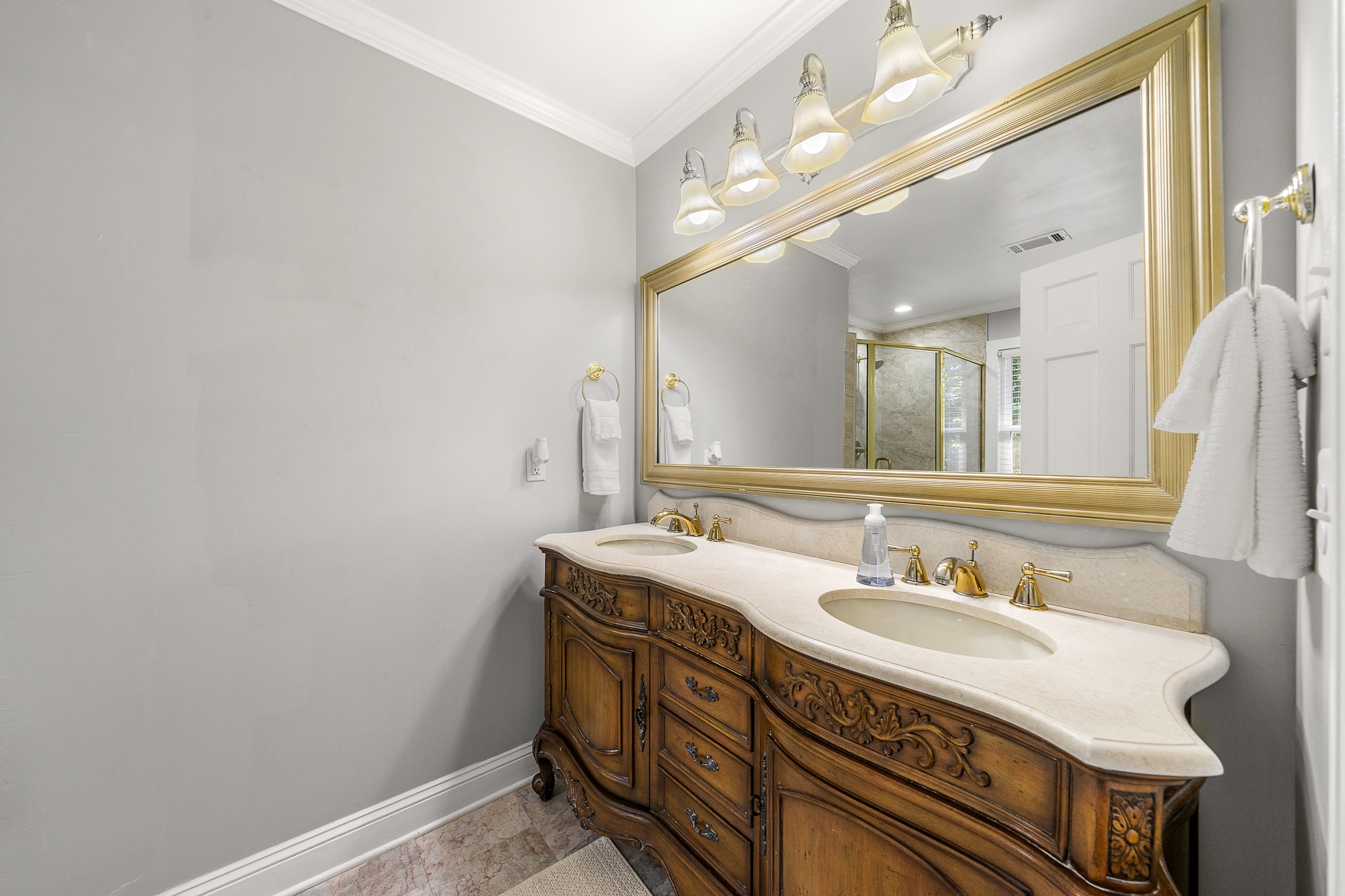 Beautiful & large Newly renovated 5 Bedroom house. - Foto 22