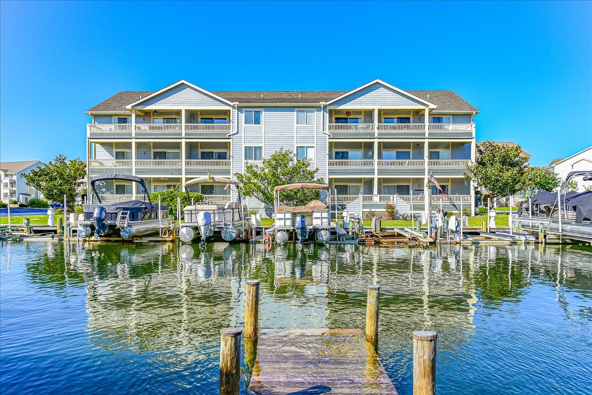 First Floor Waterfront Condo with Great Amenities | Photo 3