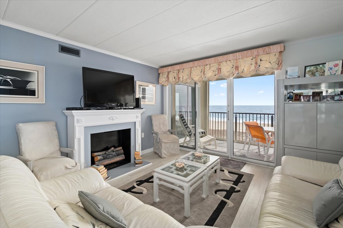 Direct Oceanfront Two Bedroom w Awesome Views