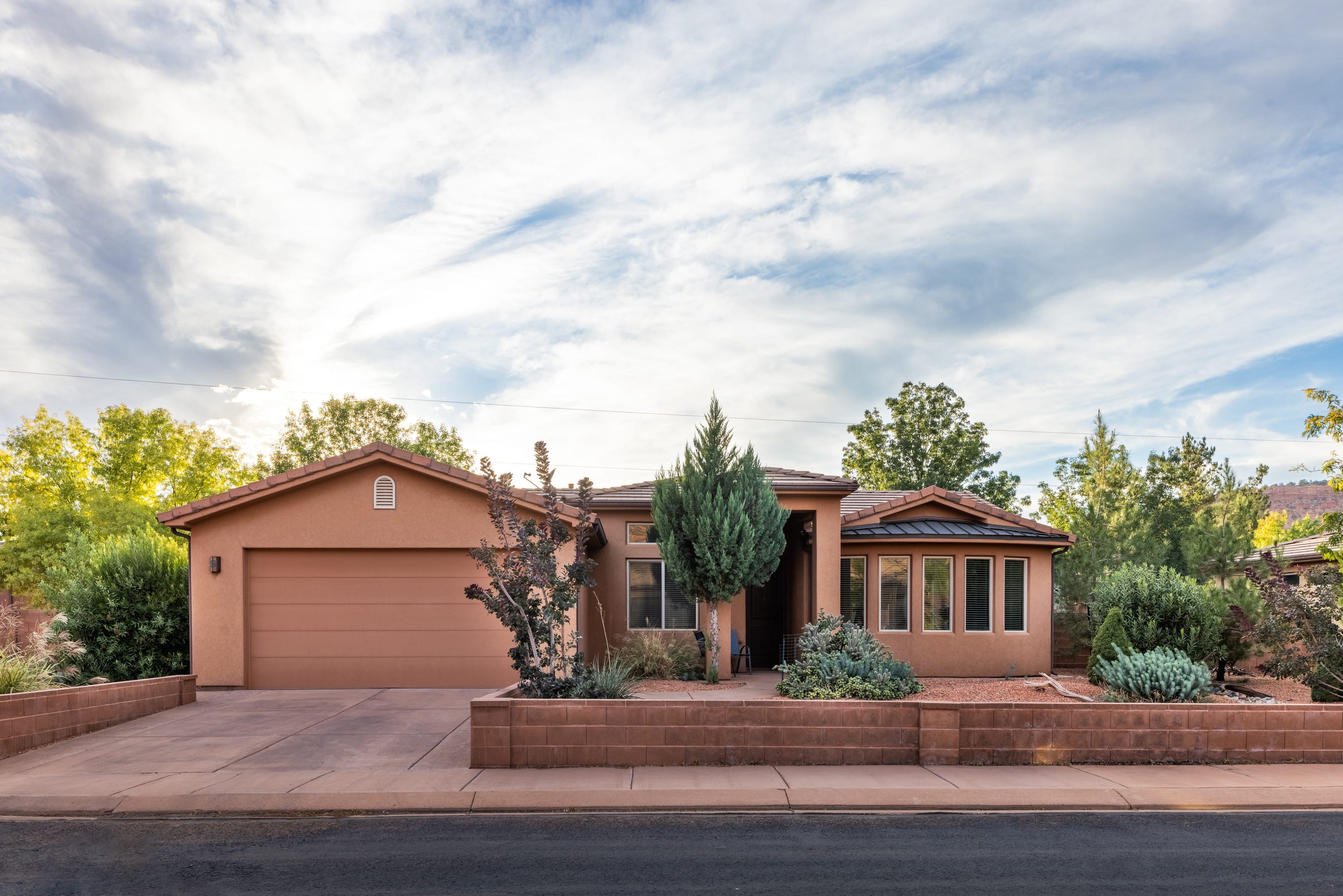 Pet-Friendly Luxury Home in Kanab, Utah, with Gym, Hot Tub and Pool, Near Bryce and Zion! — Kanab, UT — vacation rental