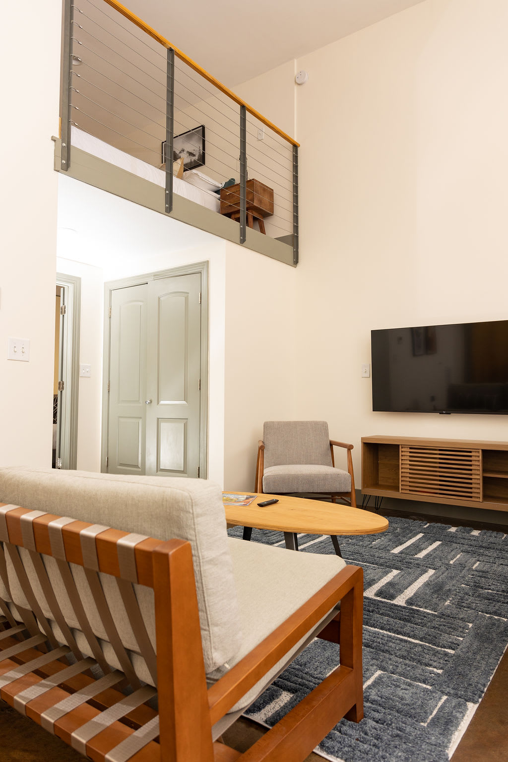 Historic 1 BR apt with exposed brick loft downtown
