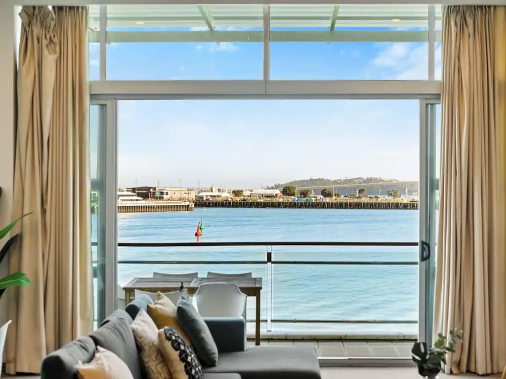 Relaxing Sea Wharf View Apartment