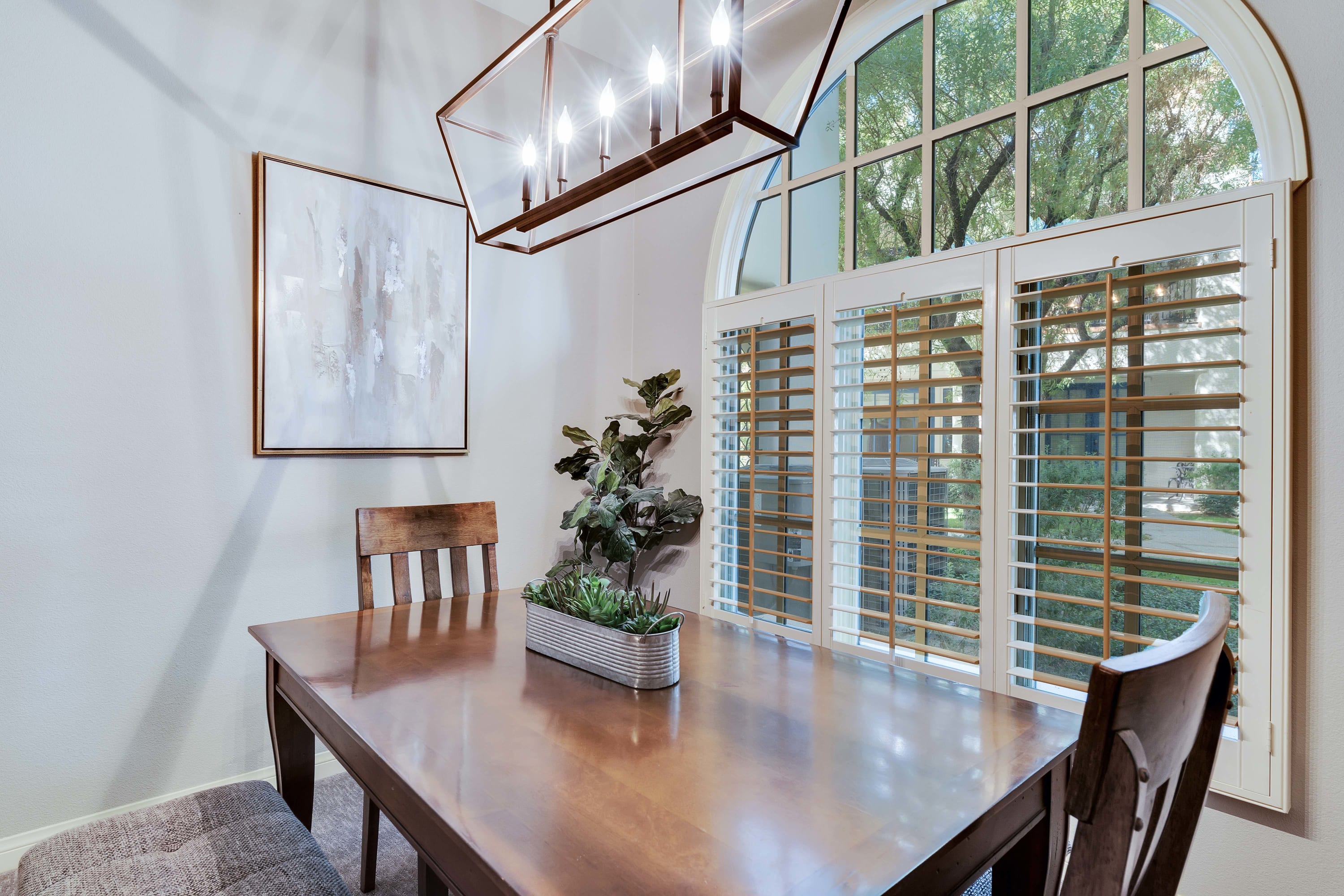 Stunning Ground Floor Villa Steps to Pool! - Photo 3