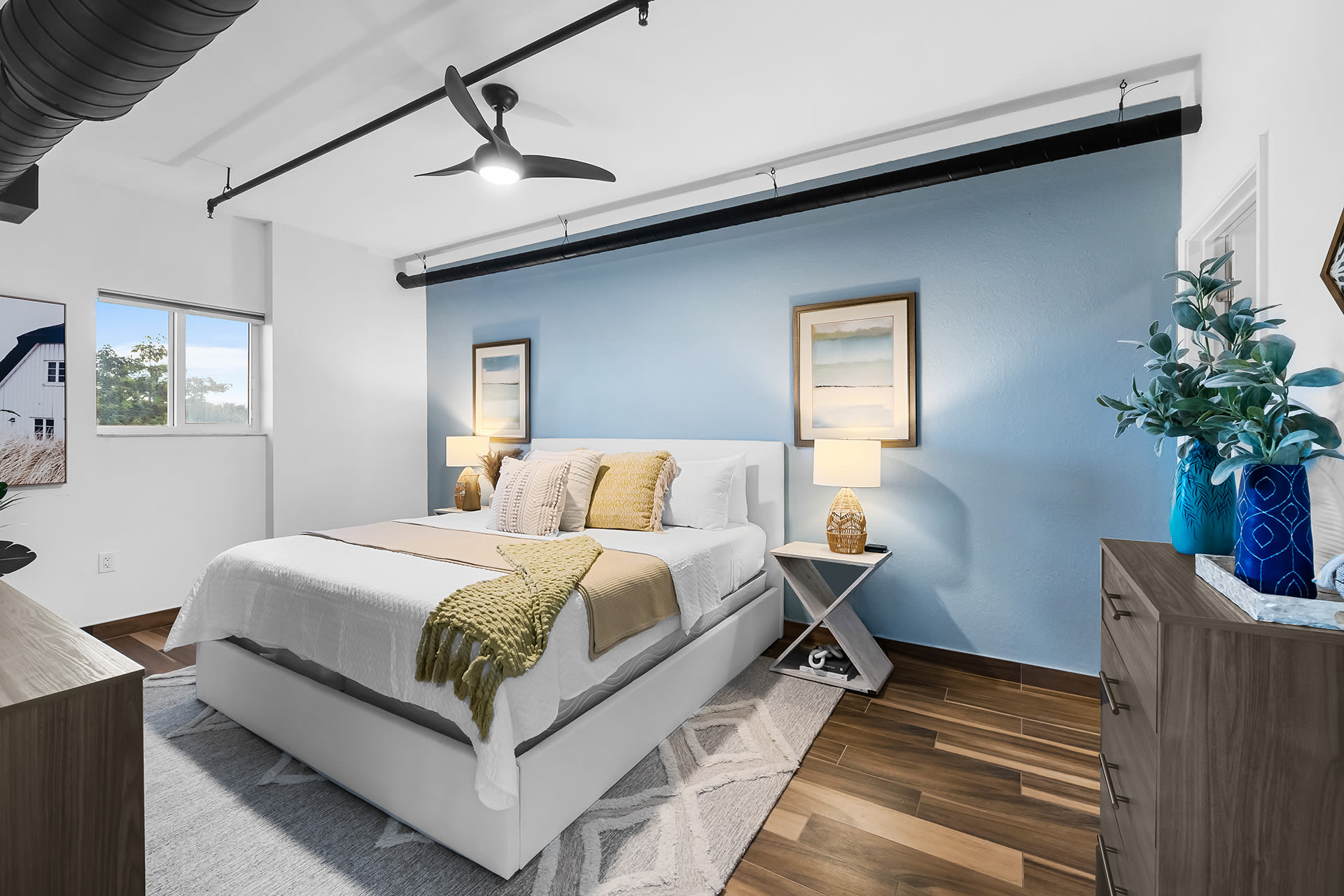 Suite 204: King Bed, Balcony, Heated Pool, Gym