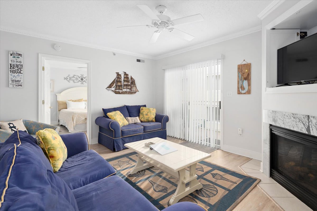 Two Bedroom Condo w Pool and Short Walk to Beach