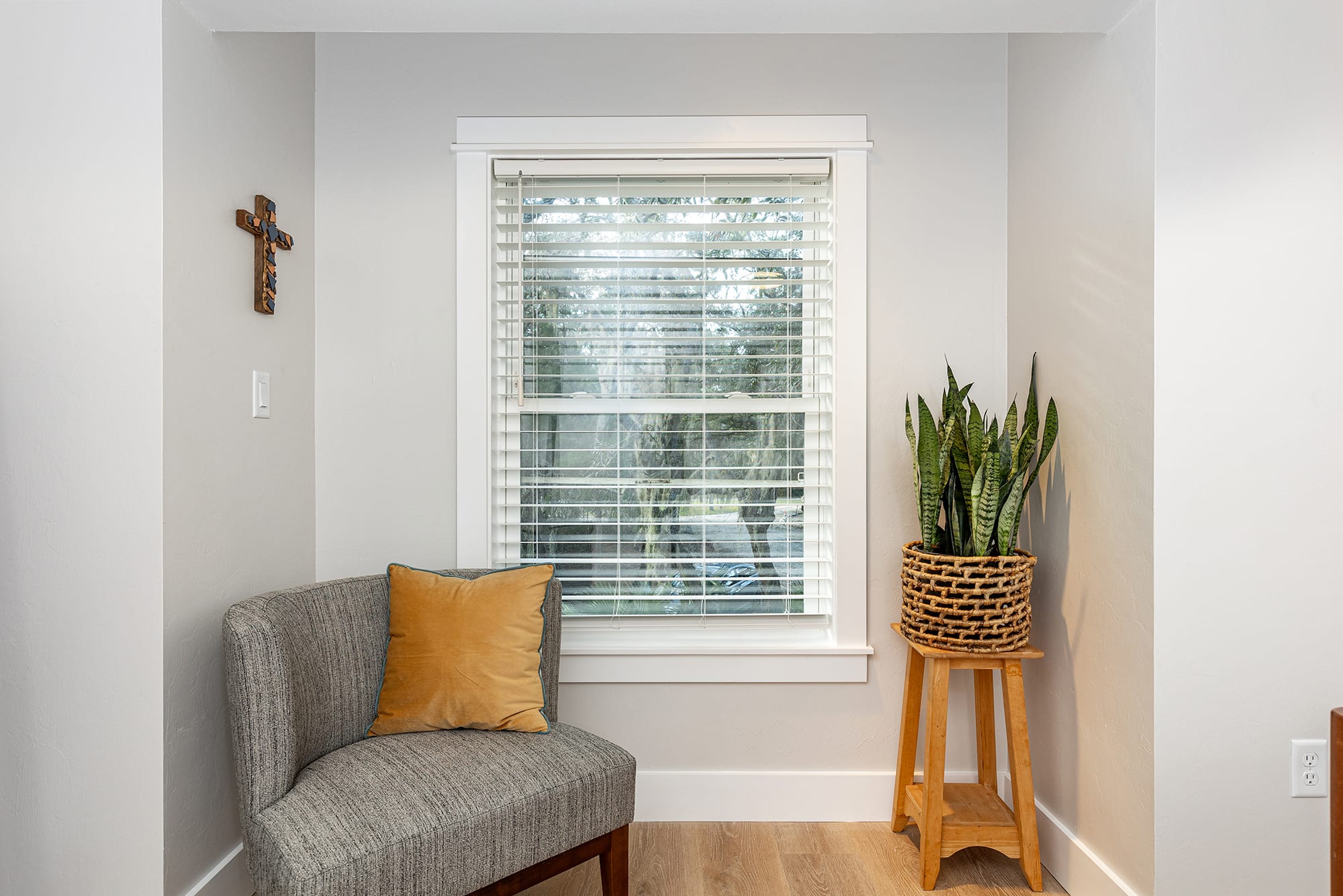 Seating area in Queen bedroom