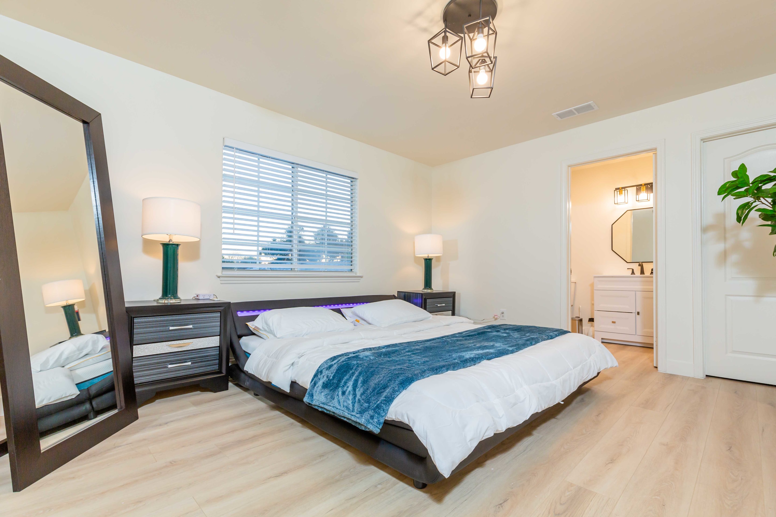 Newly Remodeled Retreat | 2 Suites + Workspace 6