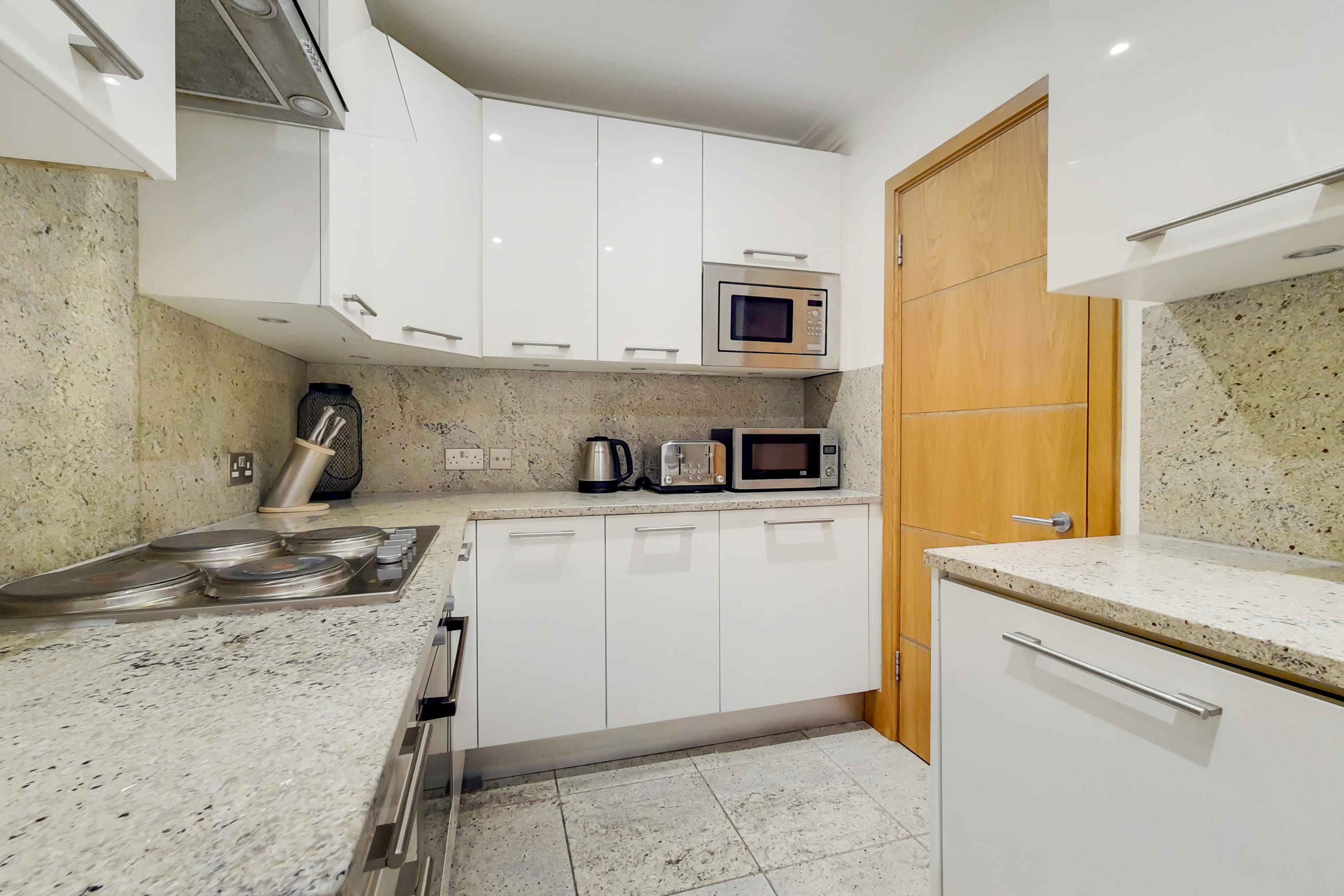 Spacious Knightsbridge Apartment Near Harrods in Brompton Road 88 SW3 1ES - Property image 8 - VivreStays