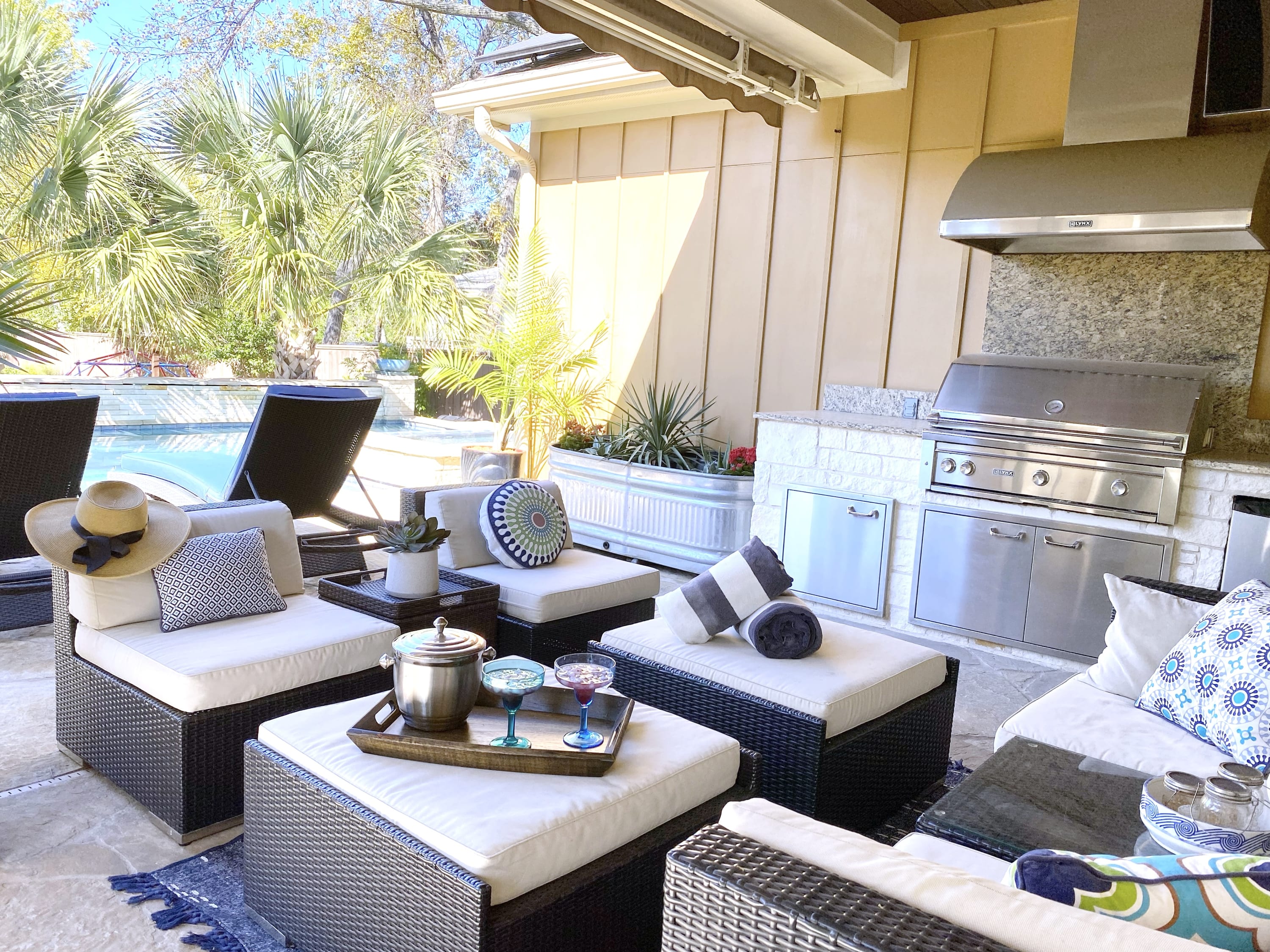 Covered Back porch and outdoor kitchen