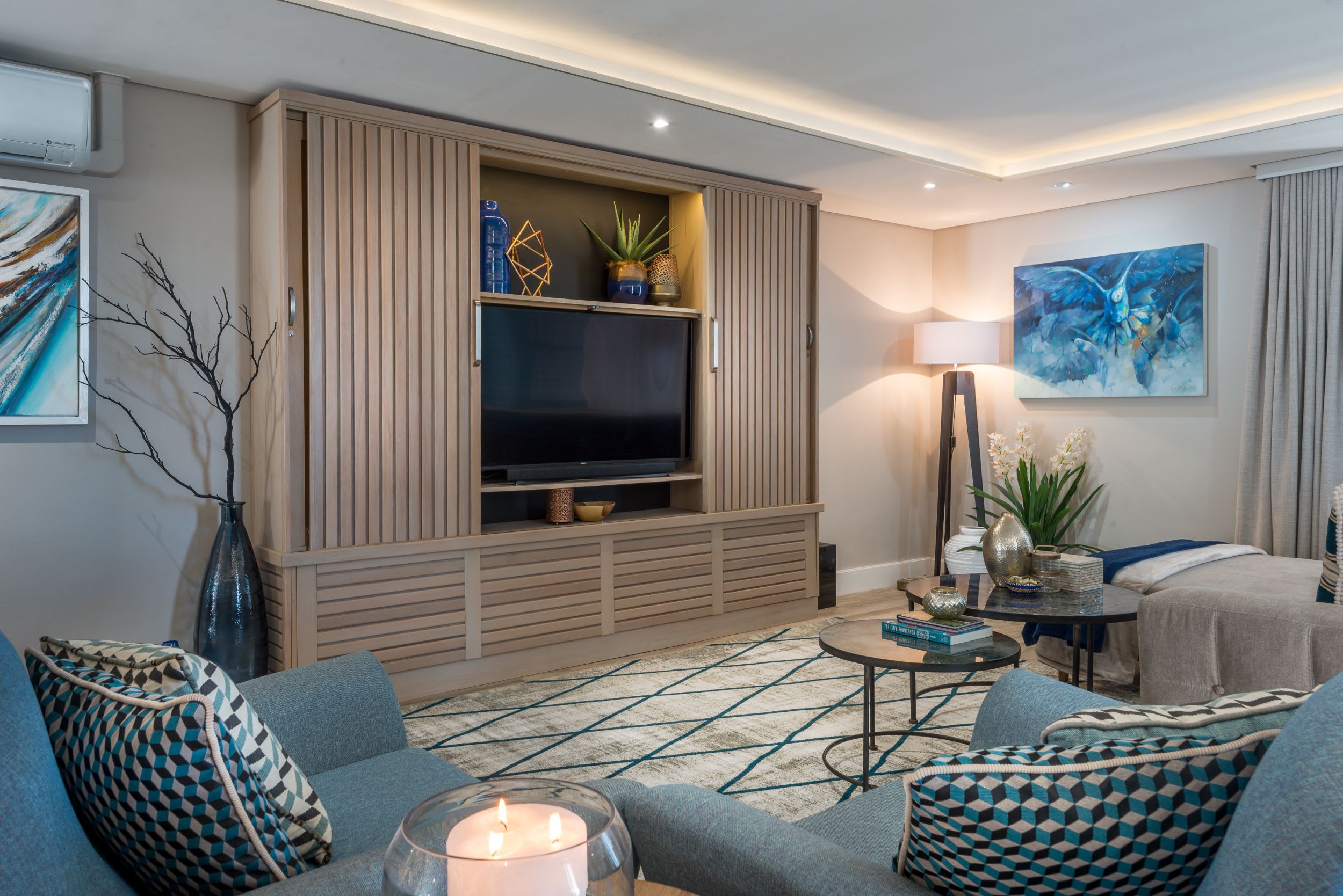 Stylish and Secure Camps Bay Holiday Apartment 9 Nautica 9