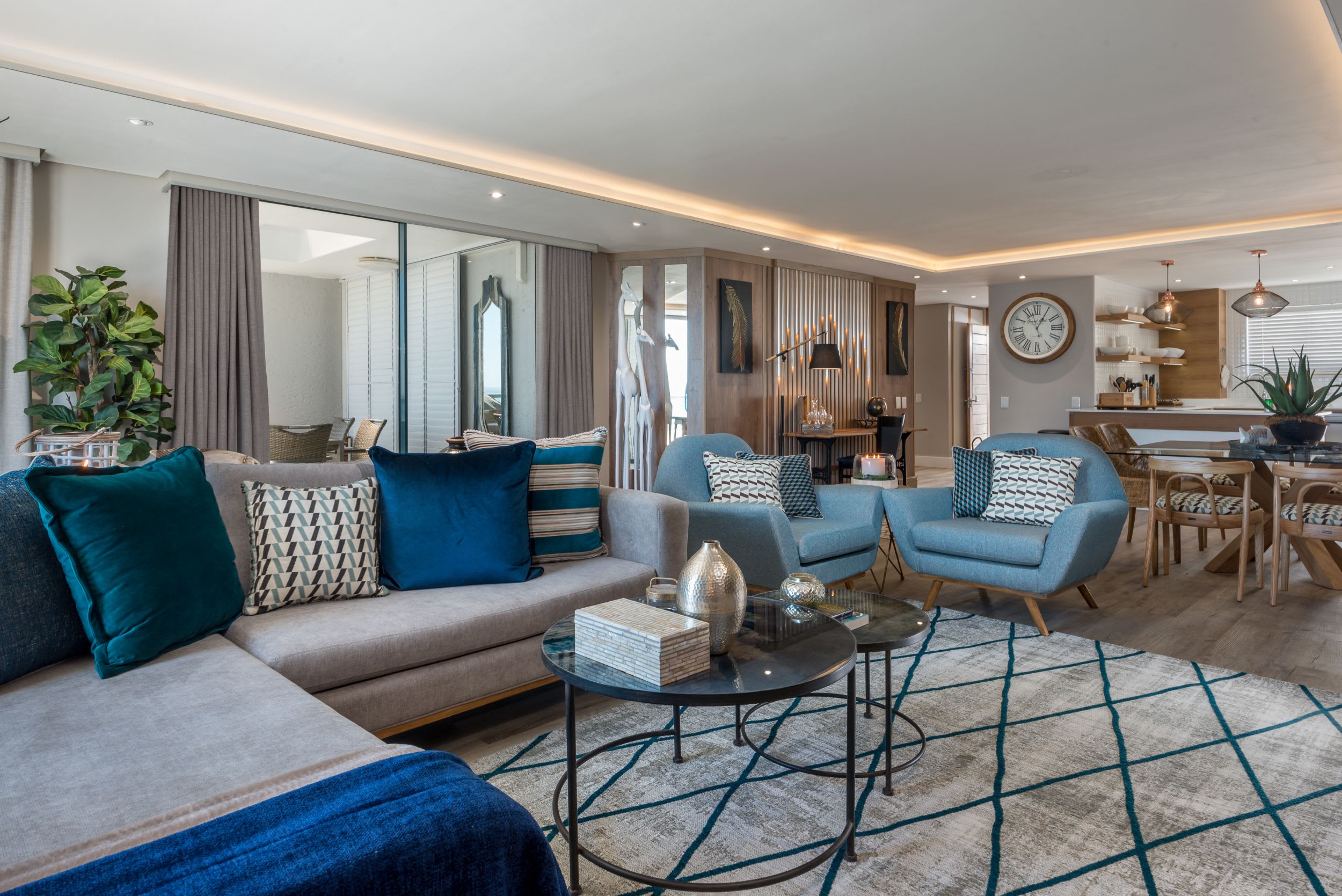 Stylish and Secure Camps Bay Holiday Apartment 9 Nautica 7