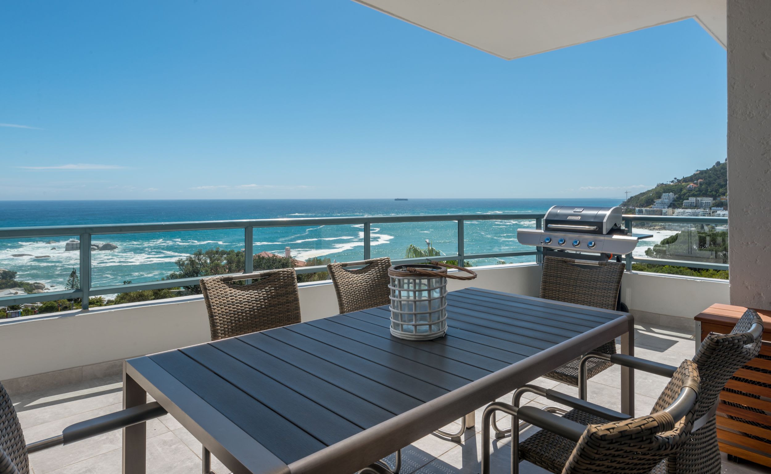 Stylish Secure Camps Bay Holiday Apartment 9 Nautica
