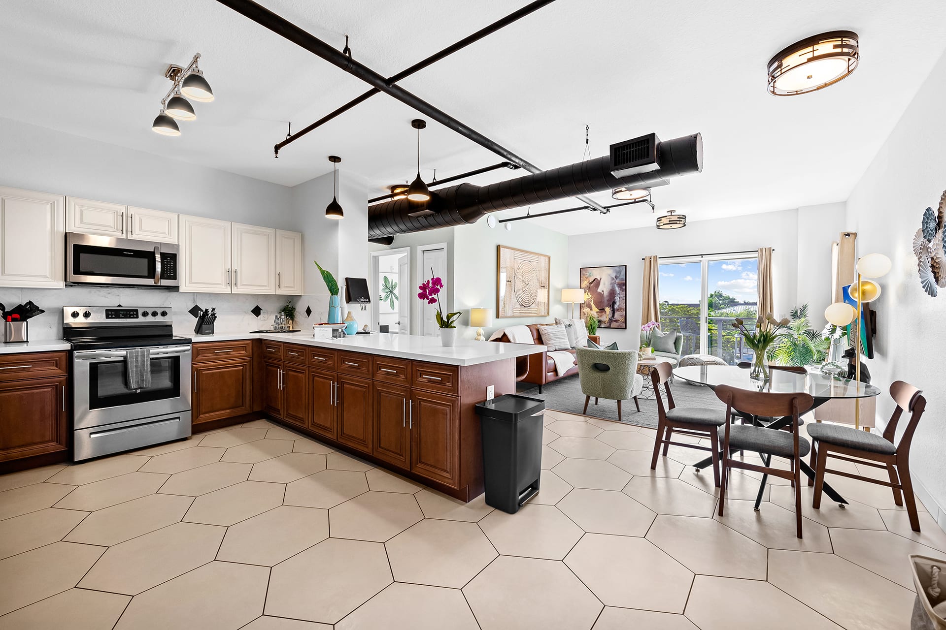 Suite 405: 2 Bed/2 Bath, Heated Pool, Gym, Dock