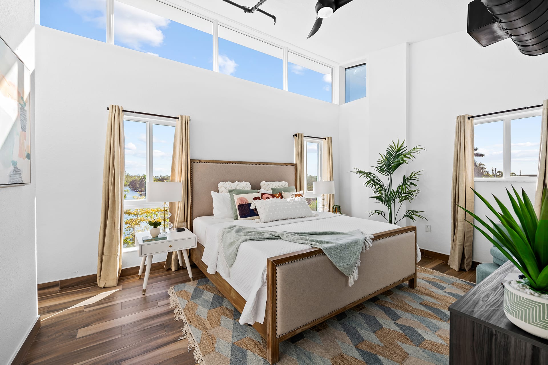 Suite 405: 2 Bed/2 Bath, Heated Pool, Gym, Dock